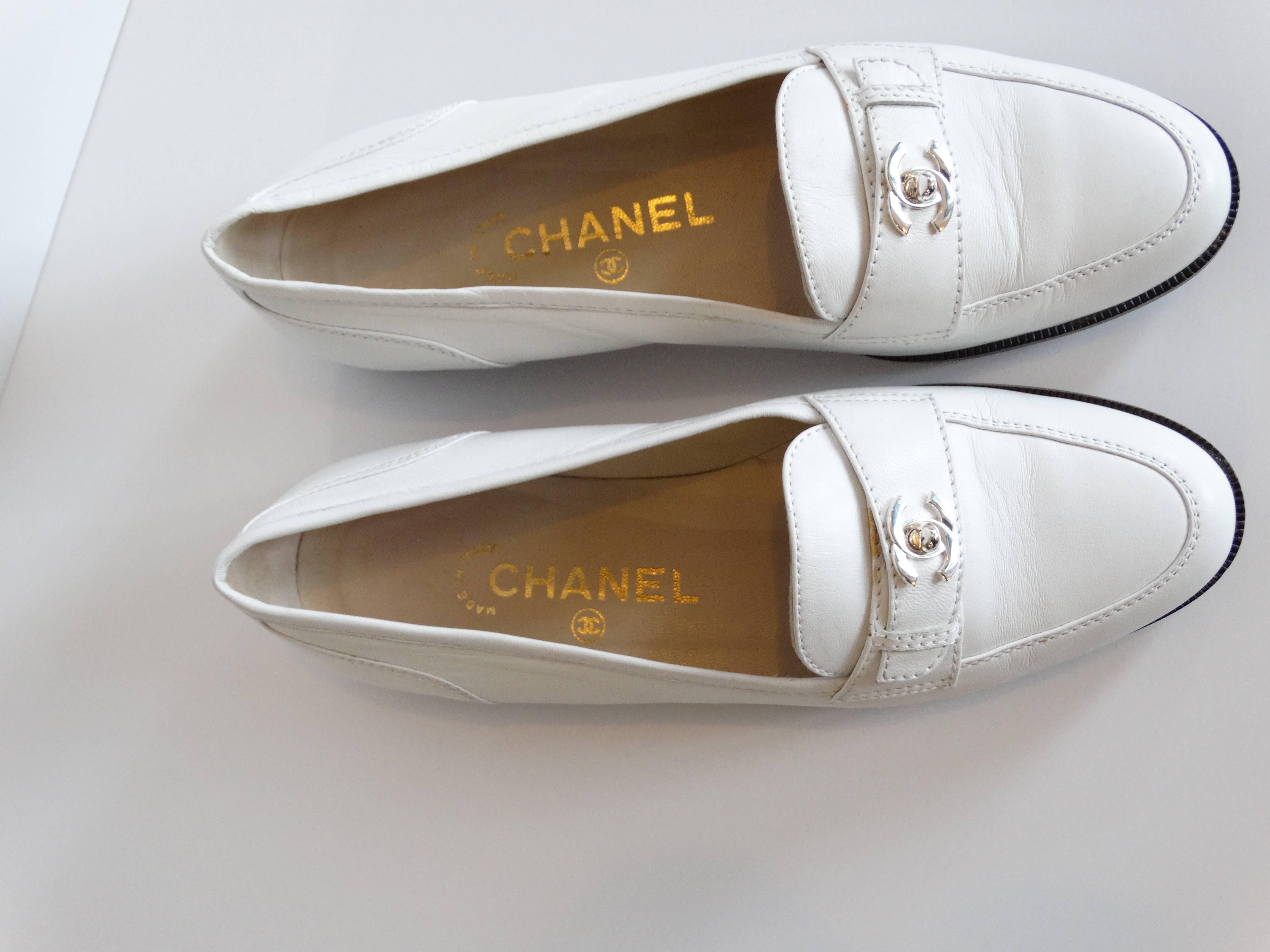 Gray Classic 1996 Chanel Bianco Leather Interlocking CC Logo Loafers