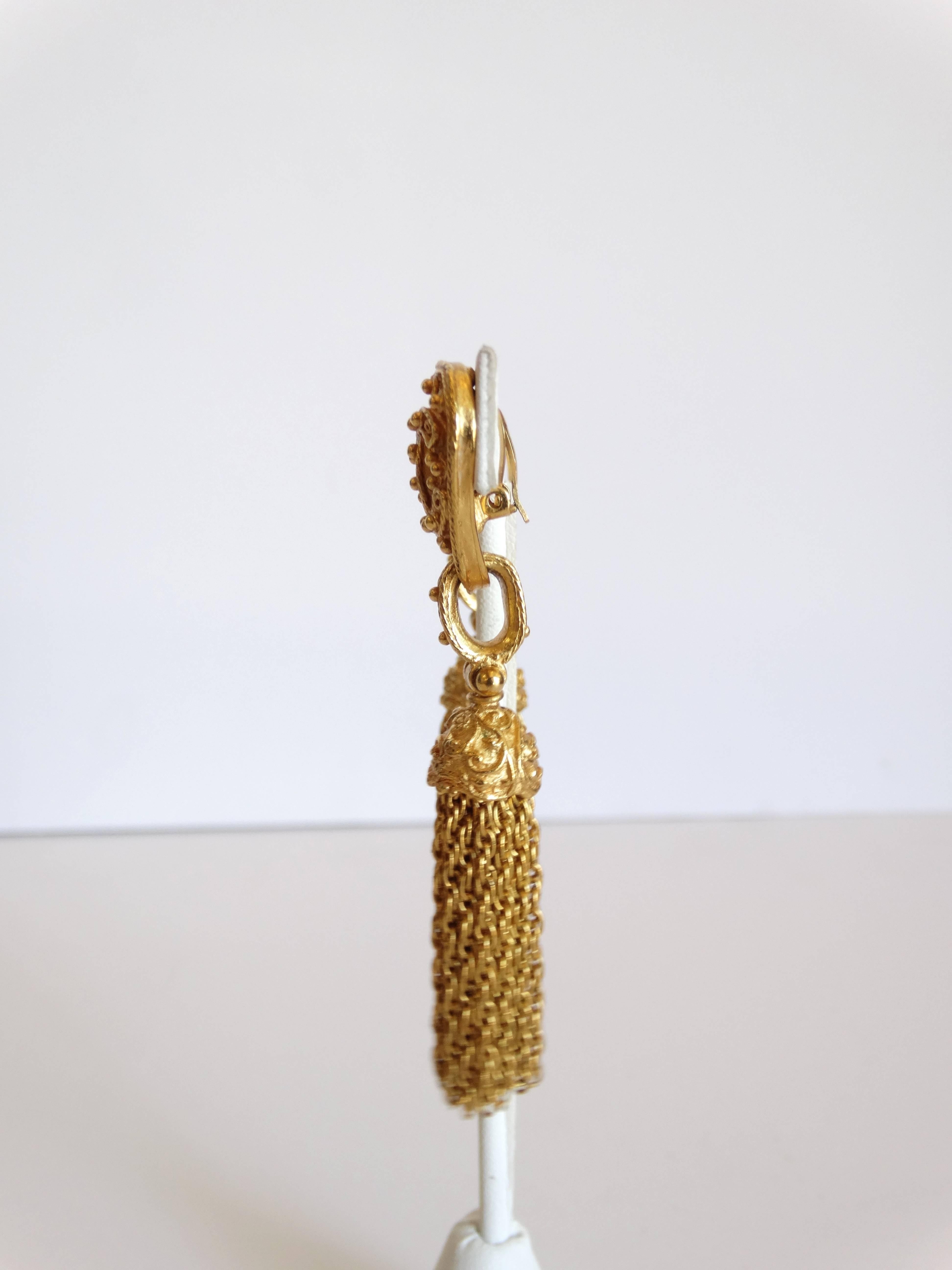 Circa 1994 Chanel ....Nothing is more delightful than a tassel! These Chanel Logo Tassel Earrings do just the trick! These earrings feature gold tone hardware with interlocking 'CC' logo at the top with tassel scroll detailing.

Measurements: 3