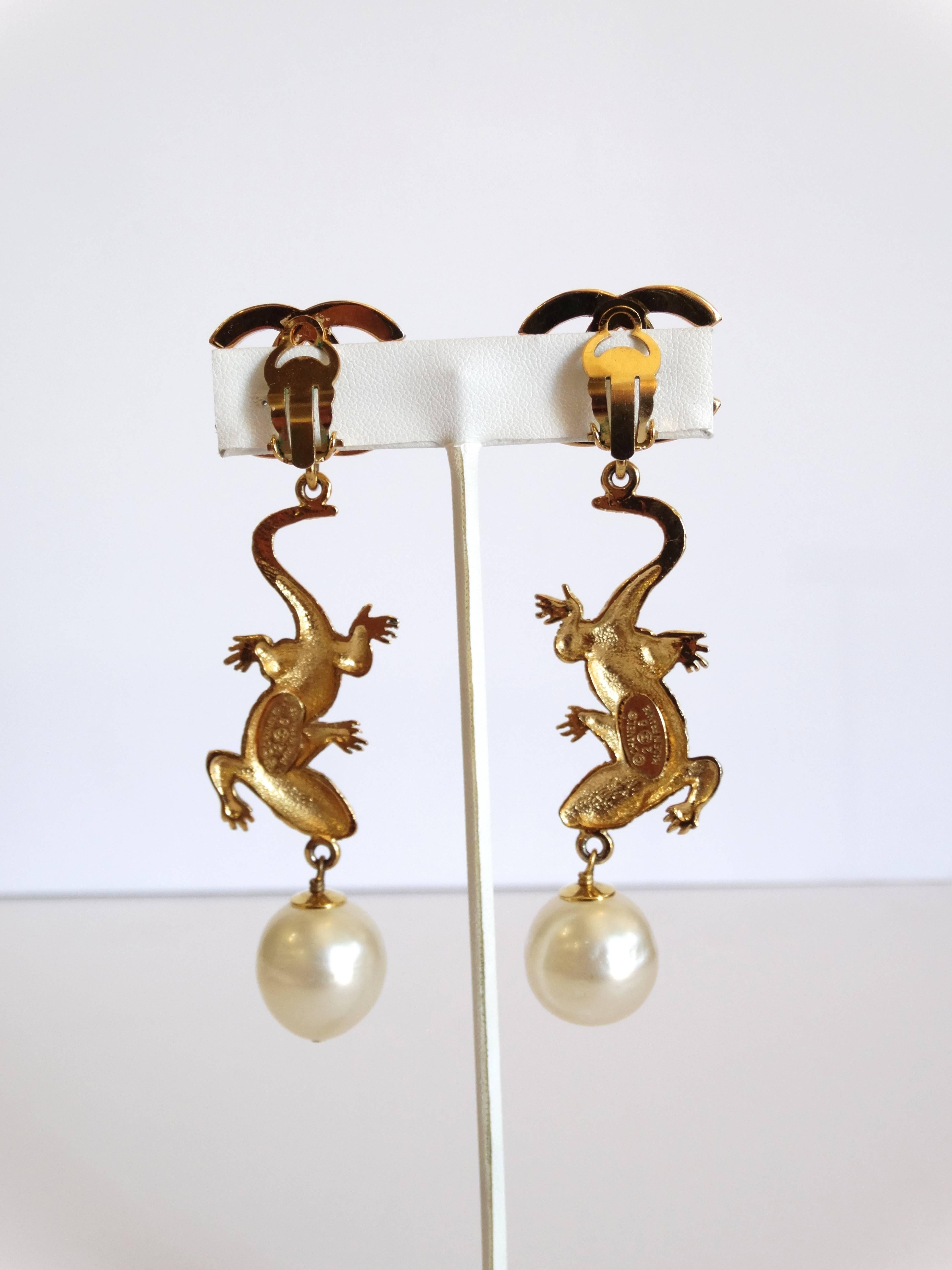 gold lizard earrings