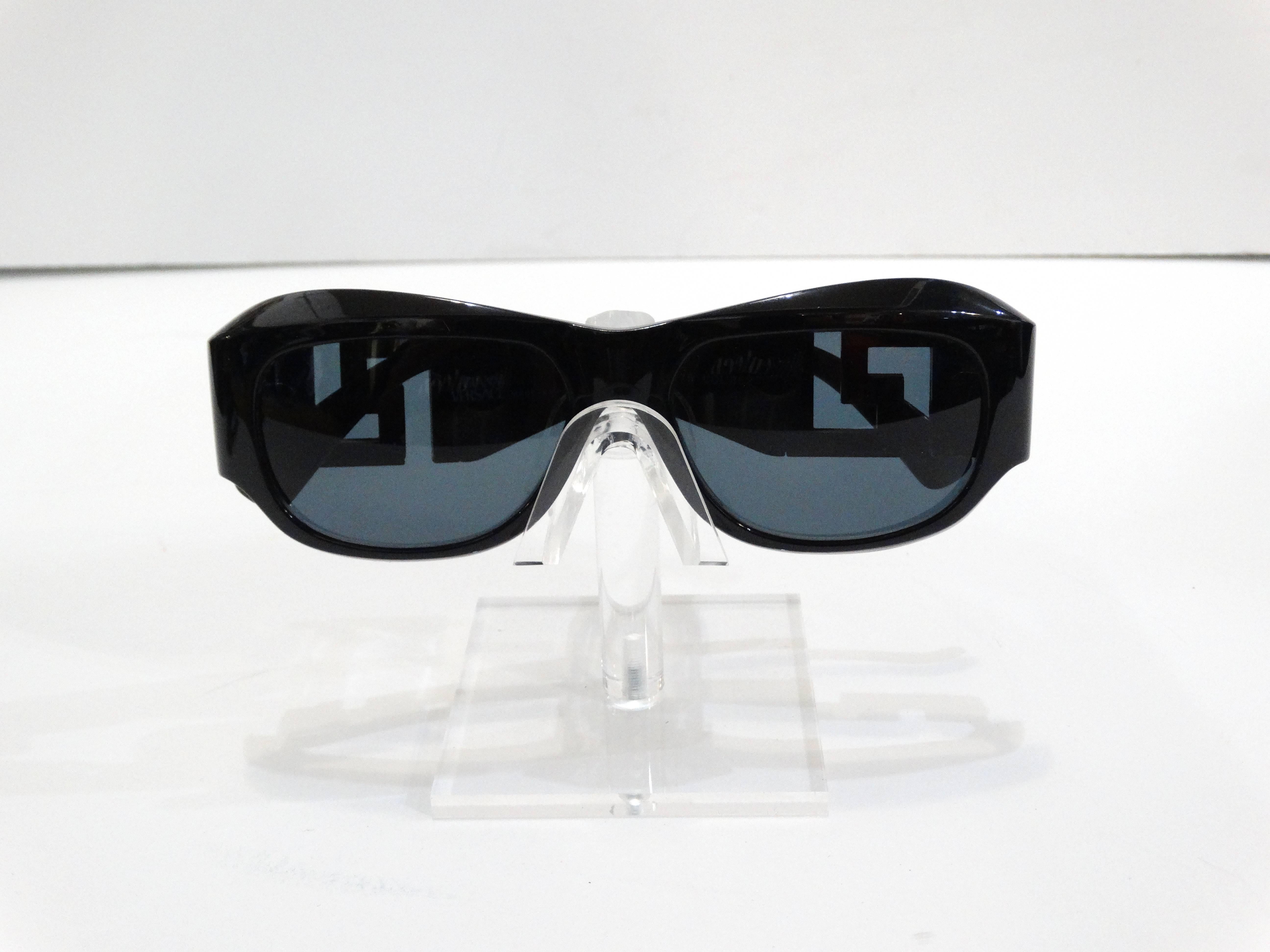 1990s Gianni Versace Greek Key Logo Sunglasses In Excellent Condition In Scottsdale, AZ