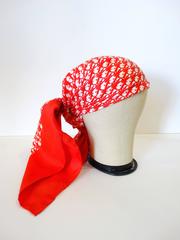 Écharpe à monogrammes rouges Christian Dior des années 1980