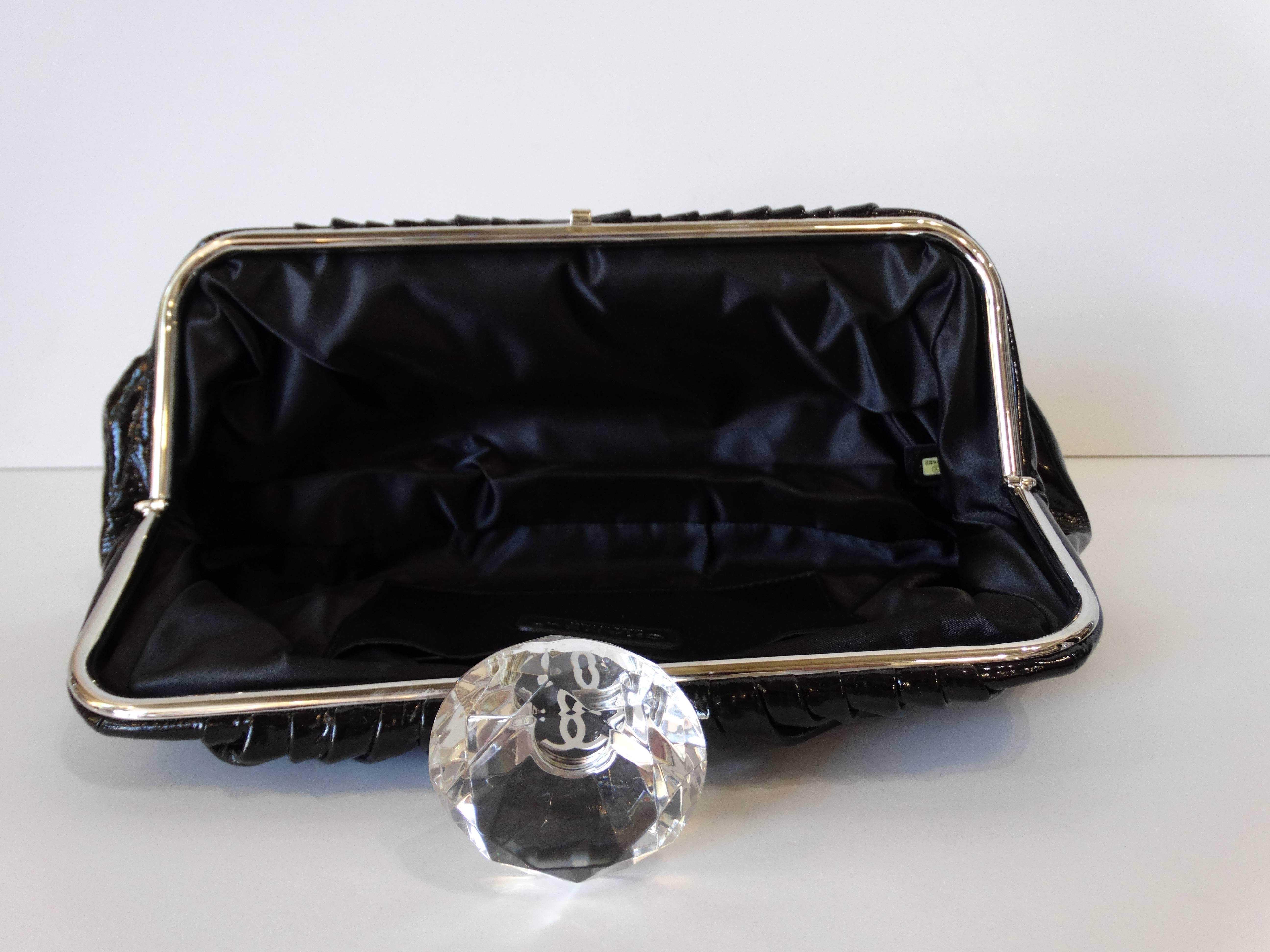 Women's 2000s Chanel Diamond Patent Leather Clutch