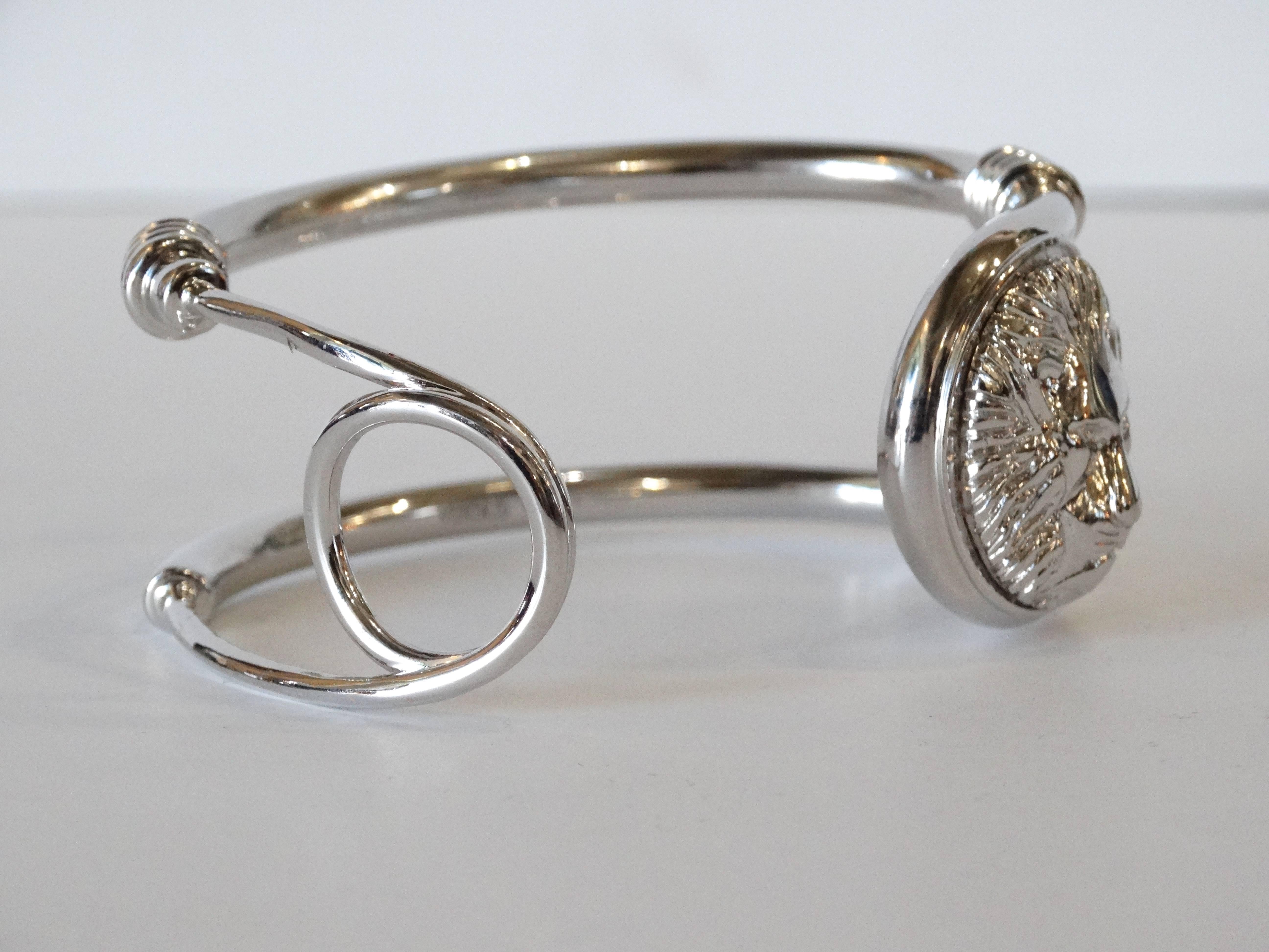 Icónico brazalete Versus Versace Lion Saftey Pin de los años 90 en venta 2