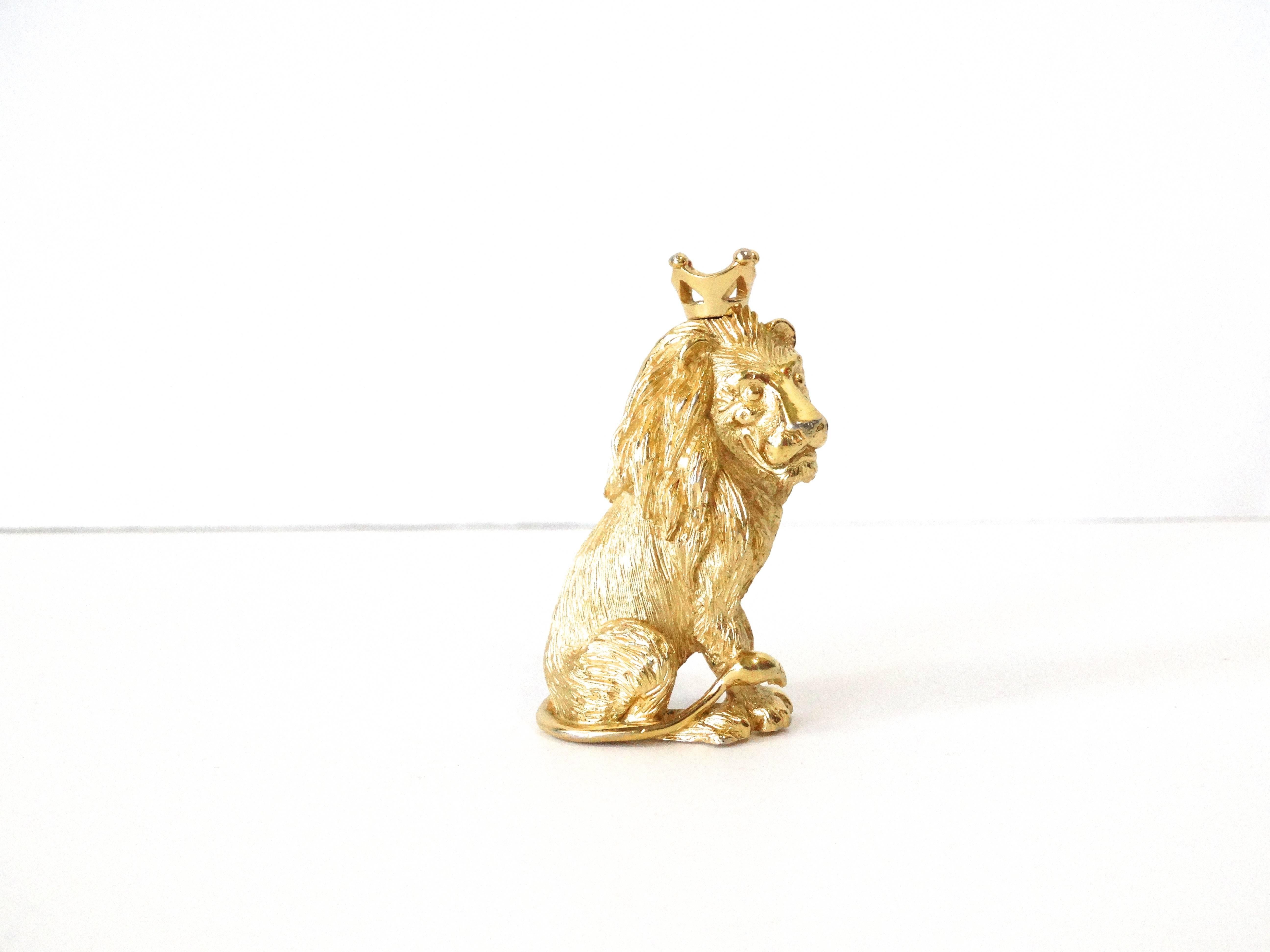 Vintage Crown Trifari Sitting Crowned King of the Jungle Lion Pin Brooch Figural

Size: 2 1/4
