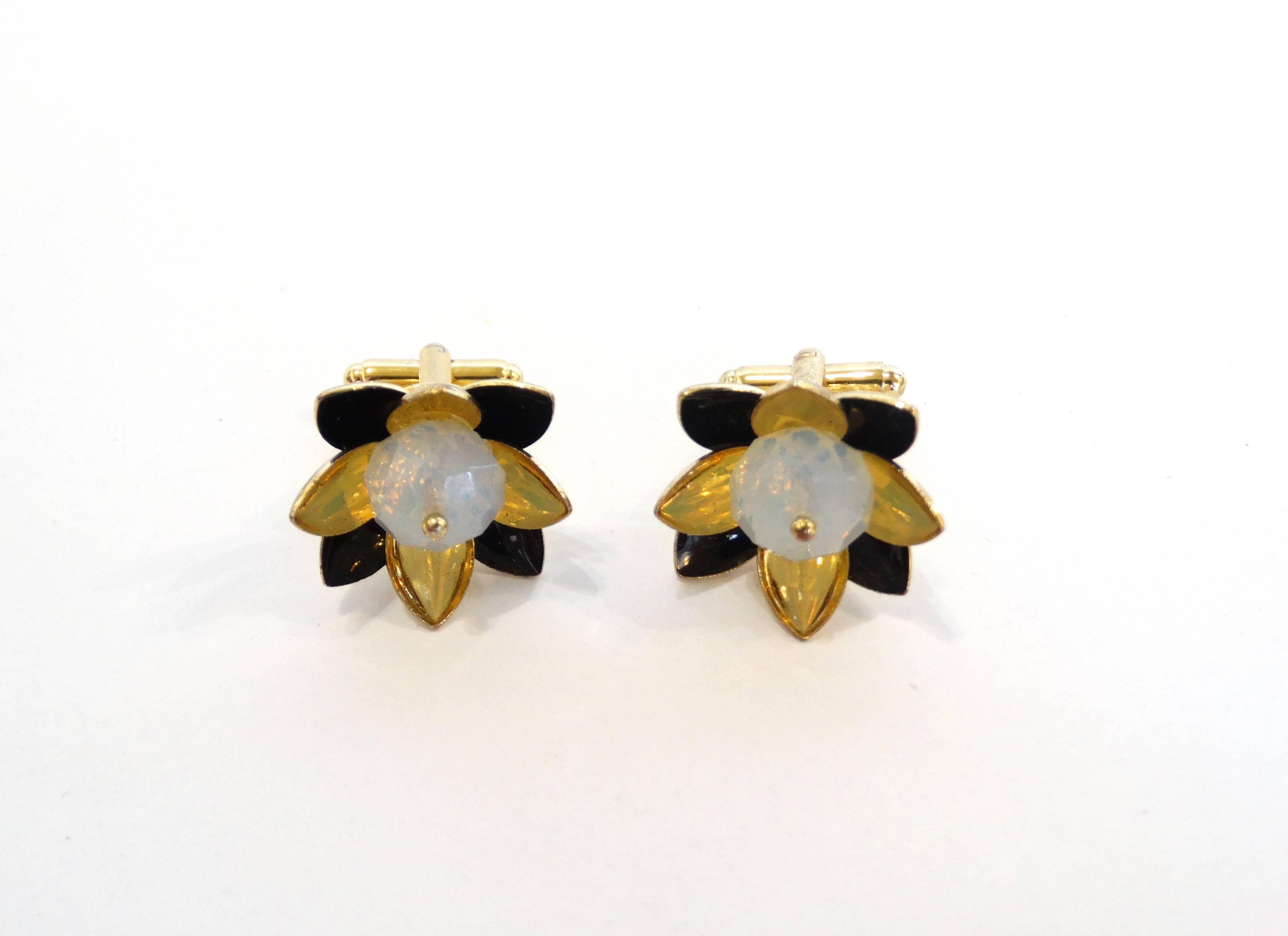 Anne Fontaine Flower Cufflinks In Excellent Condition In Scottsdale, AZ