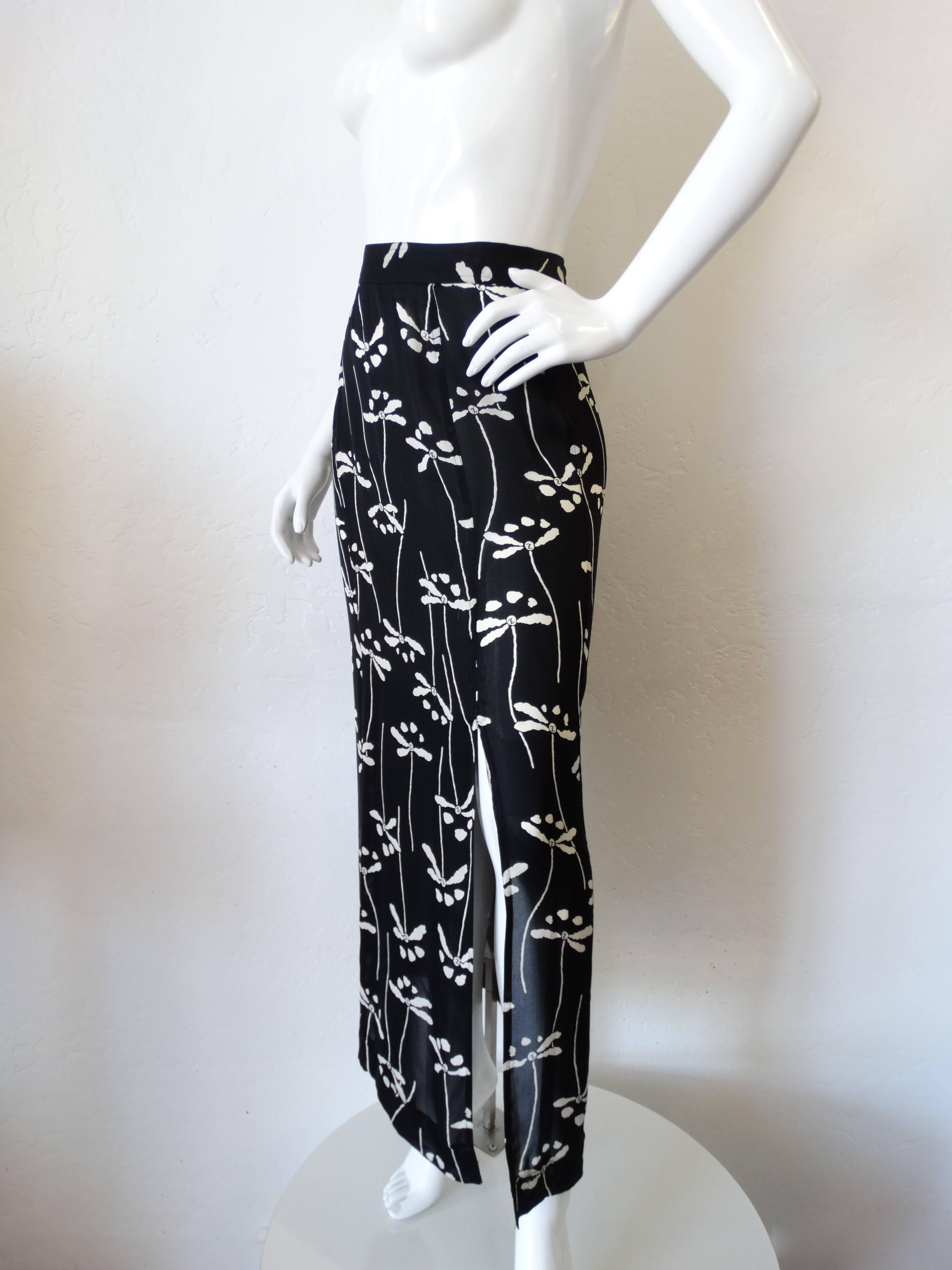 Rare 1990s Chanel Black and White Floral Skirt In Excellent Condition In Scottsdale, AZ