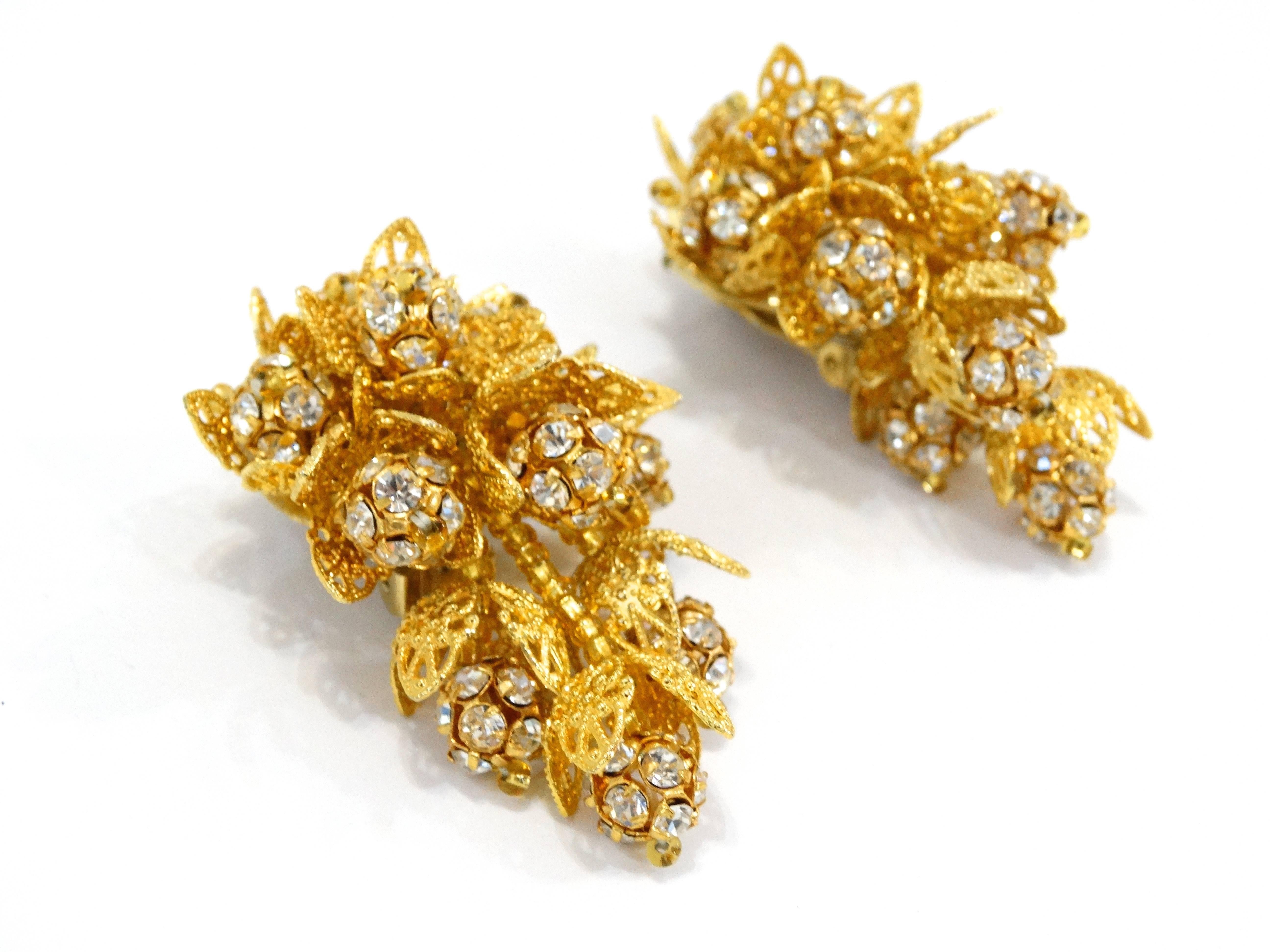 Incredible vintage Lois Ann cluster earrings! A bouquet of crystalline rhinestones with gold leaflike accents. Clip on backs. Signed Lois Ann on the back. 

Length: 2”
Width: 1”