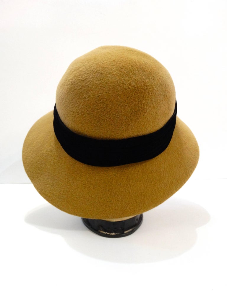 1960s Yves Saint Laurent Tan Cloche Bow Hat In Excellent Condition For Sale In Scottsdale, AZ