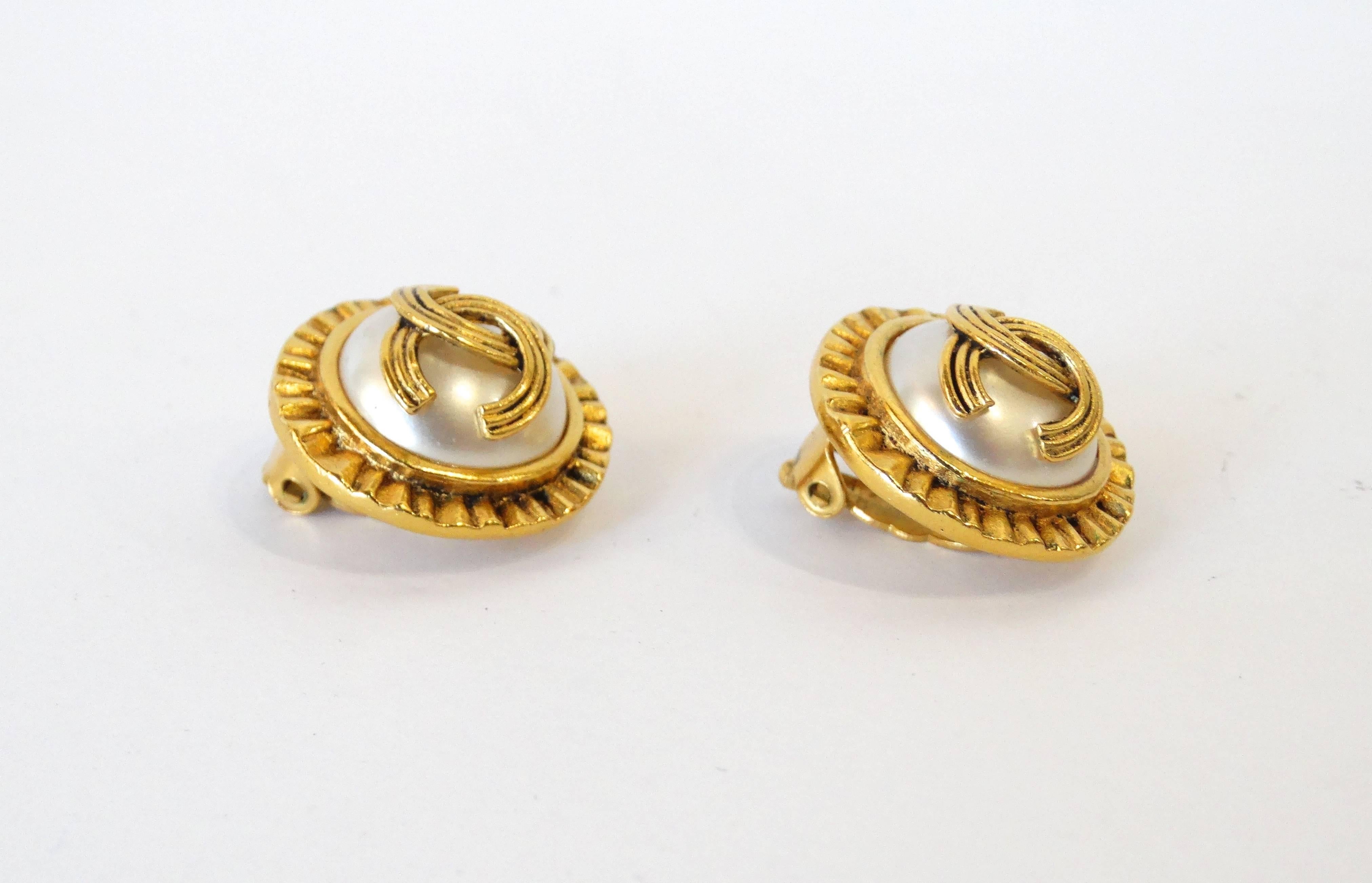 1980s Chanel Pearl Earrings  In Excellent Condition In Scottsdale, AZ