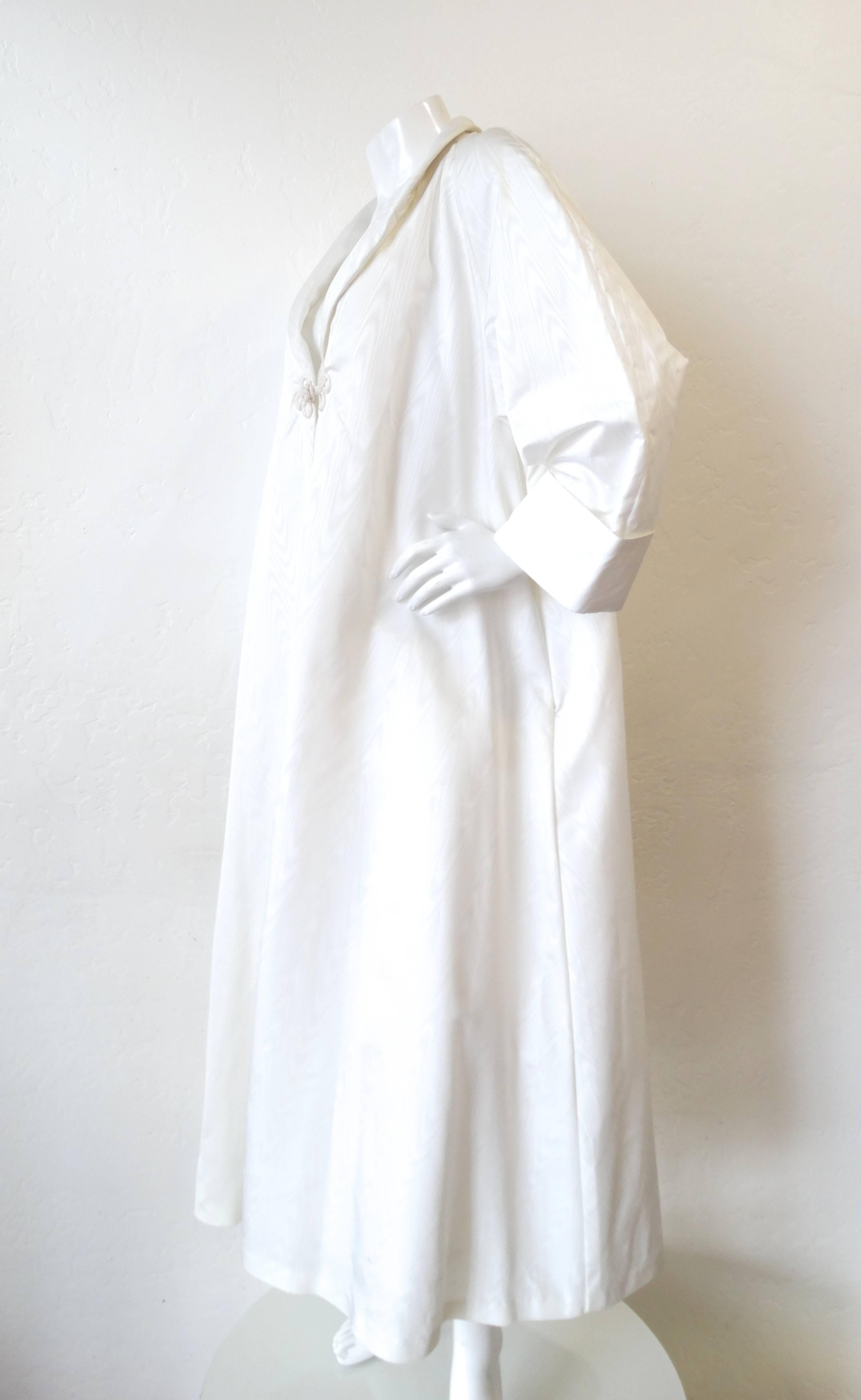 Manteau d'opéra blanc surdimensionné vintage en vente 2