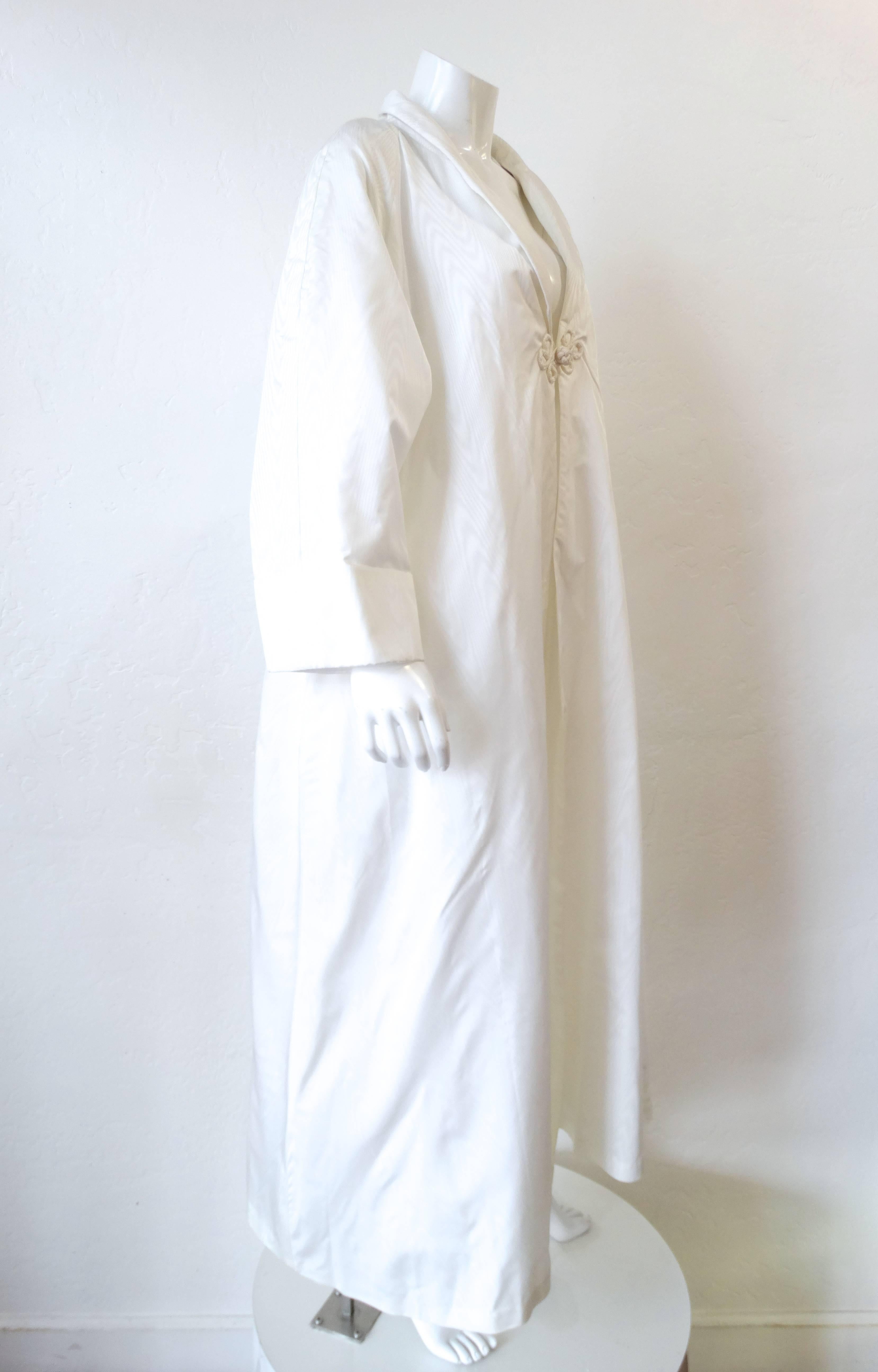 Manteau d'opéra blanc surdimensionné vintage Pour femmes en vente
