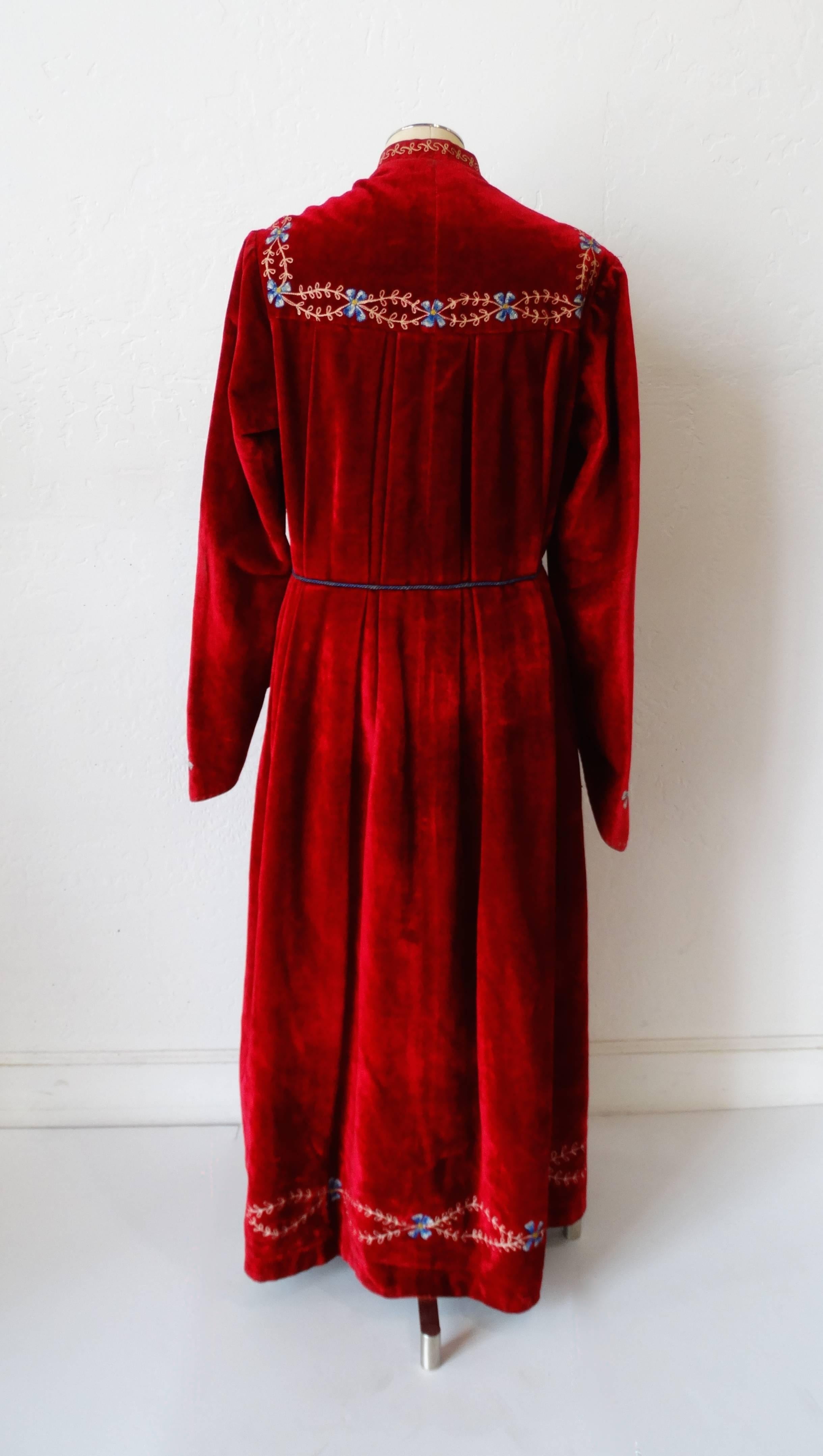 Early 1900s Velvet Angel Sleeve Gown 2