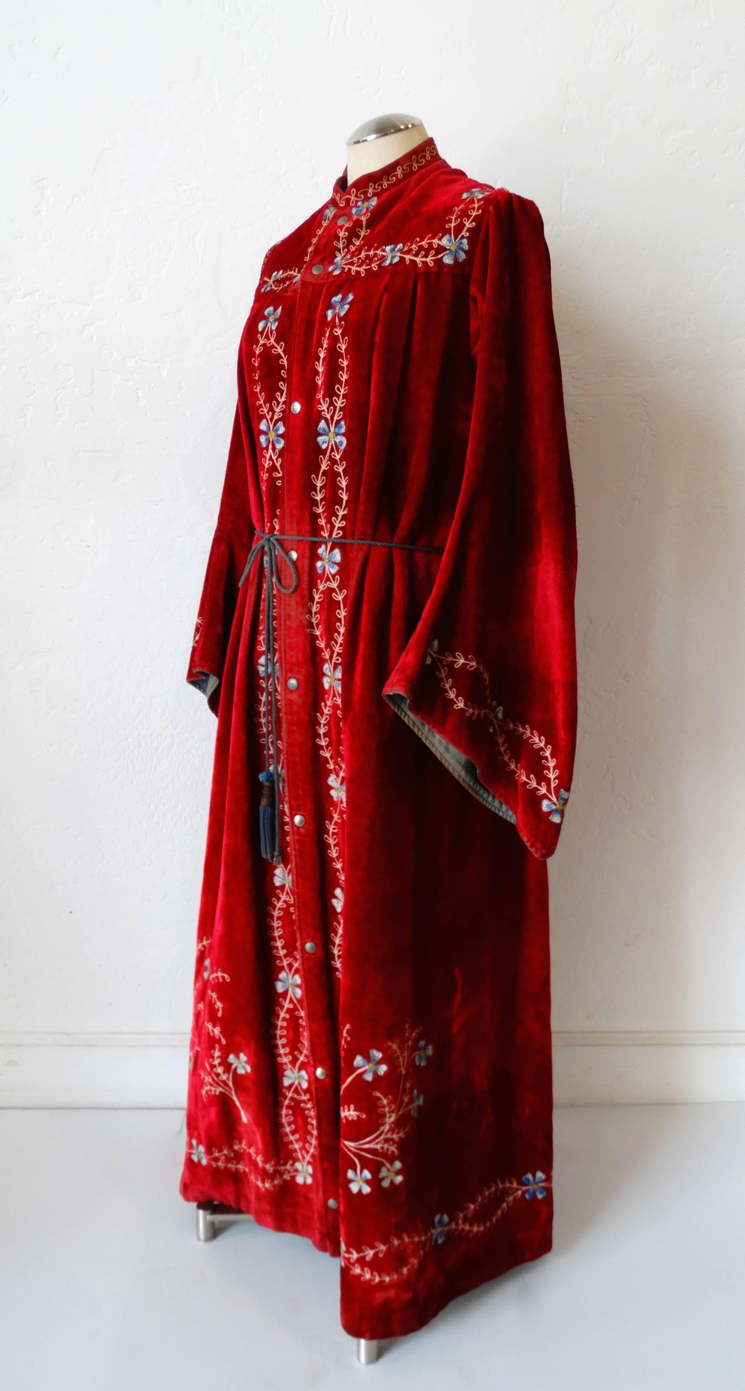 Early 1900s Velvet Angel Sleeve Gown 3