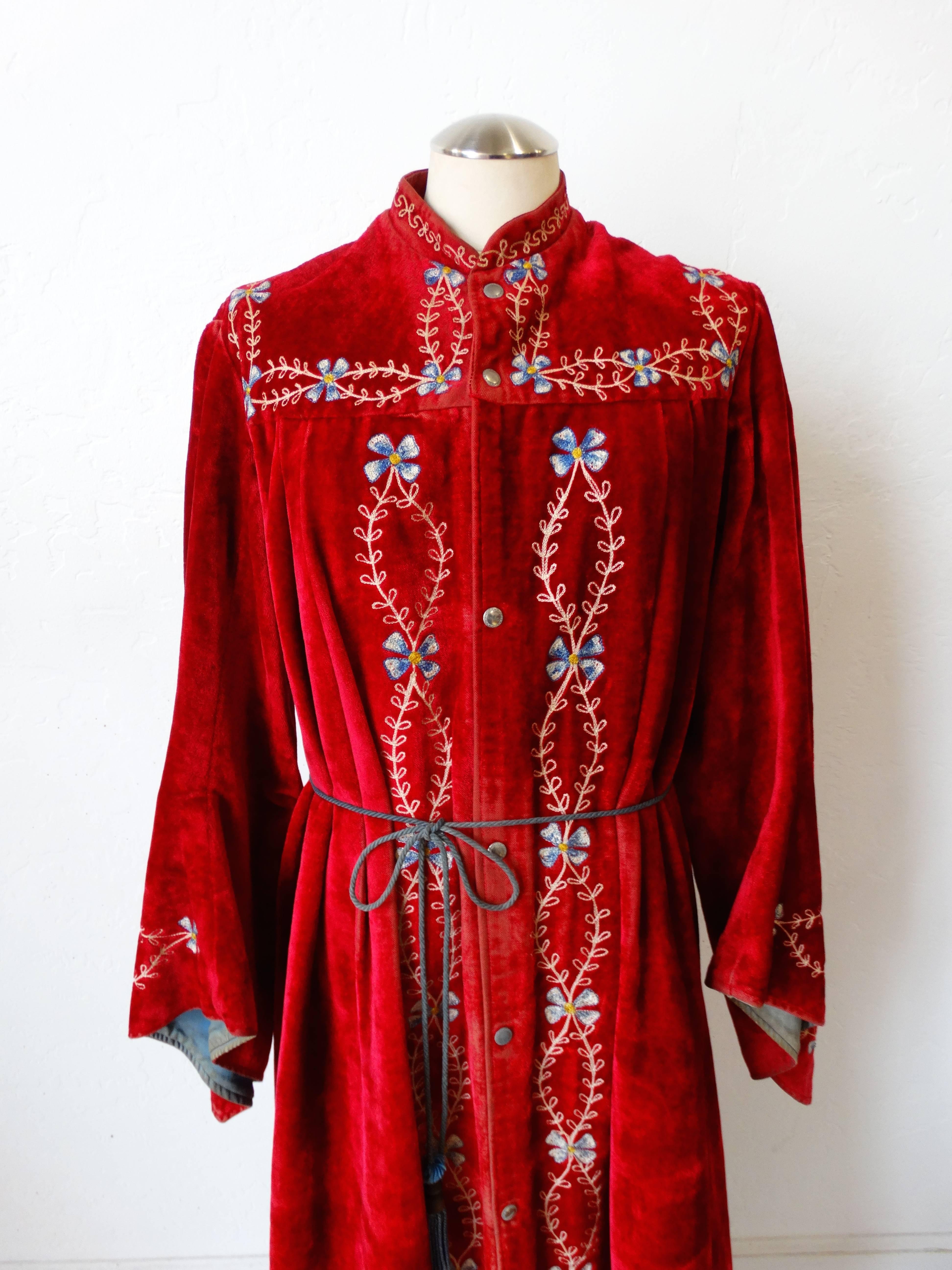 Early 1900s Velvet Angel Sleeve Gown In Excellent Condition In Scottsdale, AZ