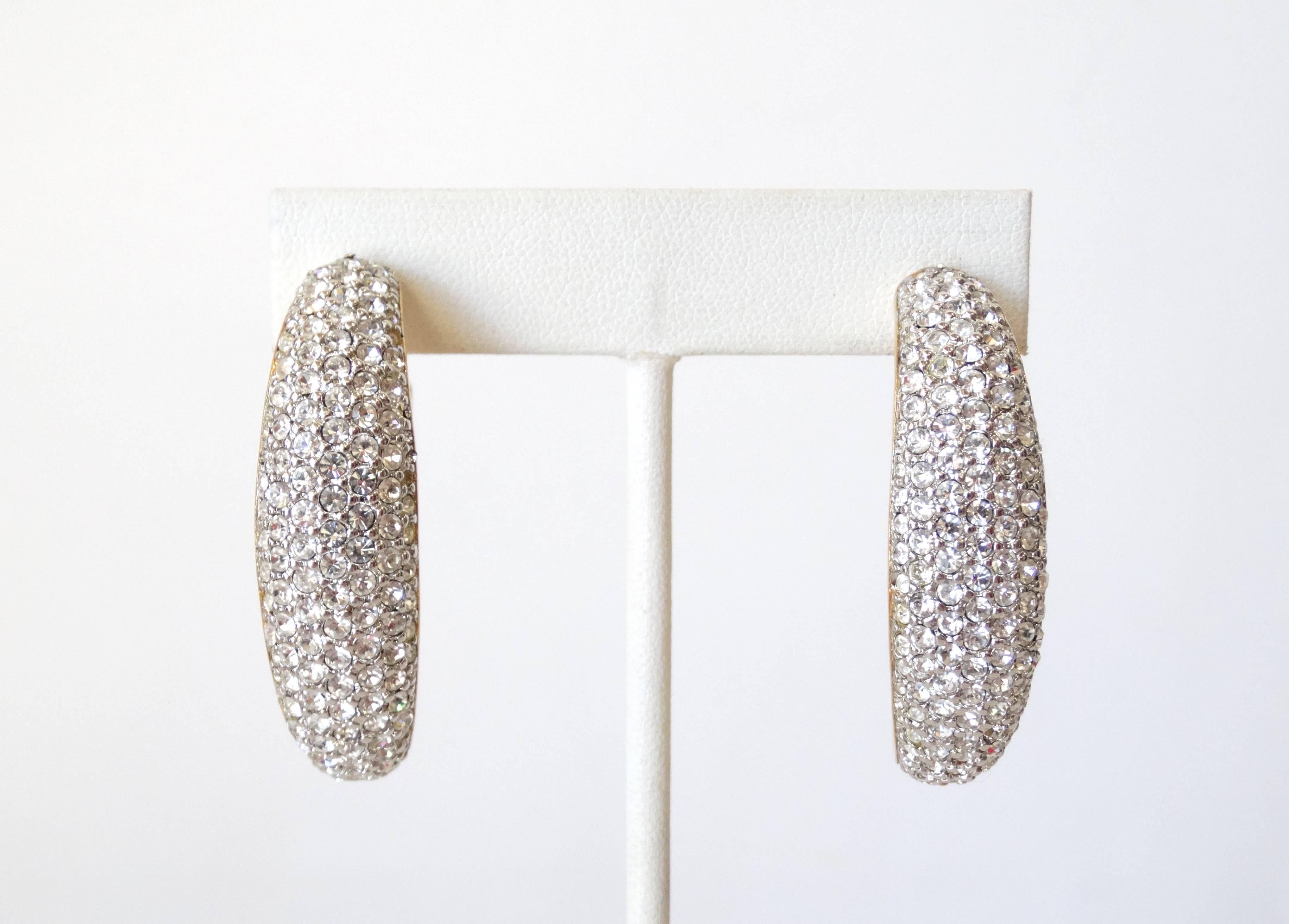 The perfect hoop earrings for all your holiday looks! Brilliant gold metal hoops encrusted with small Swarovski crystals. Clip on backs. Signed SAL (signature predates the swan logo.)


Length: 1.5 in 
Width: 0.5 in 