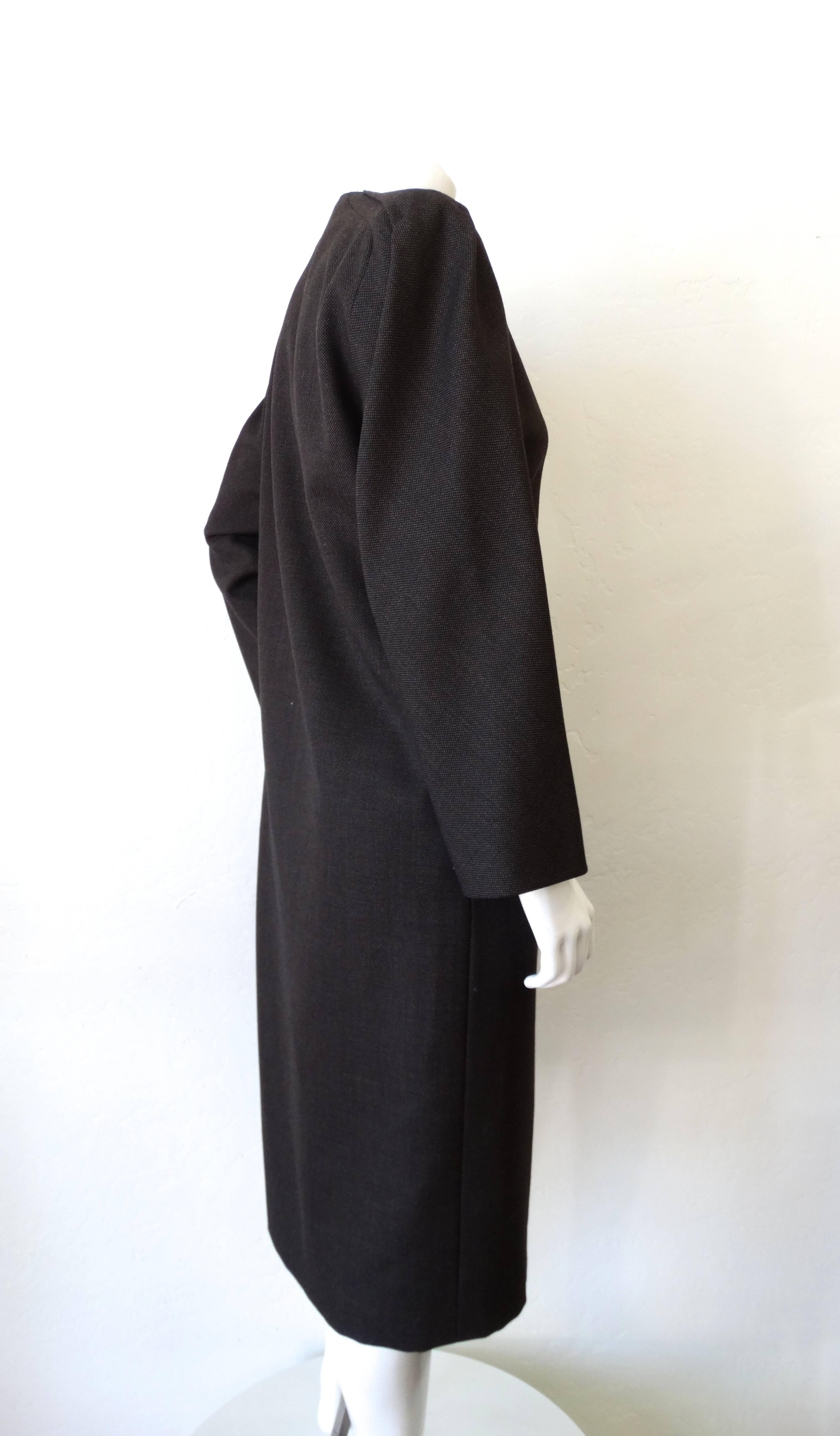 1980er Galanos Asymmetrisches Graues Mantelkleid  Damen im Angebot