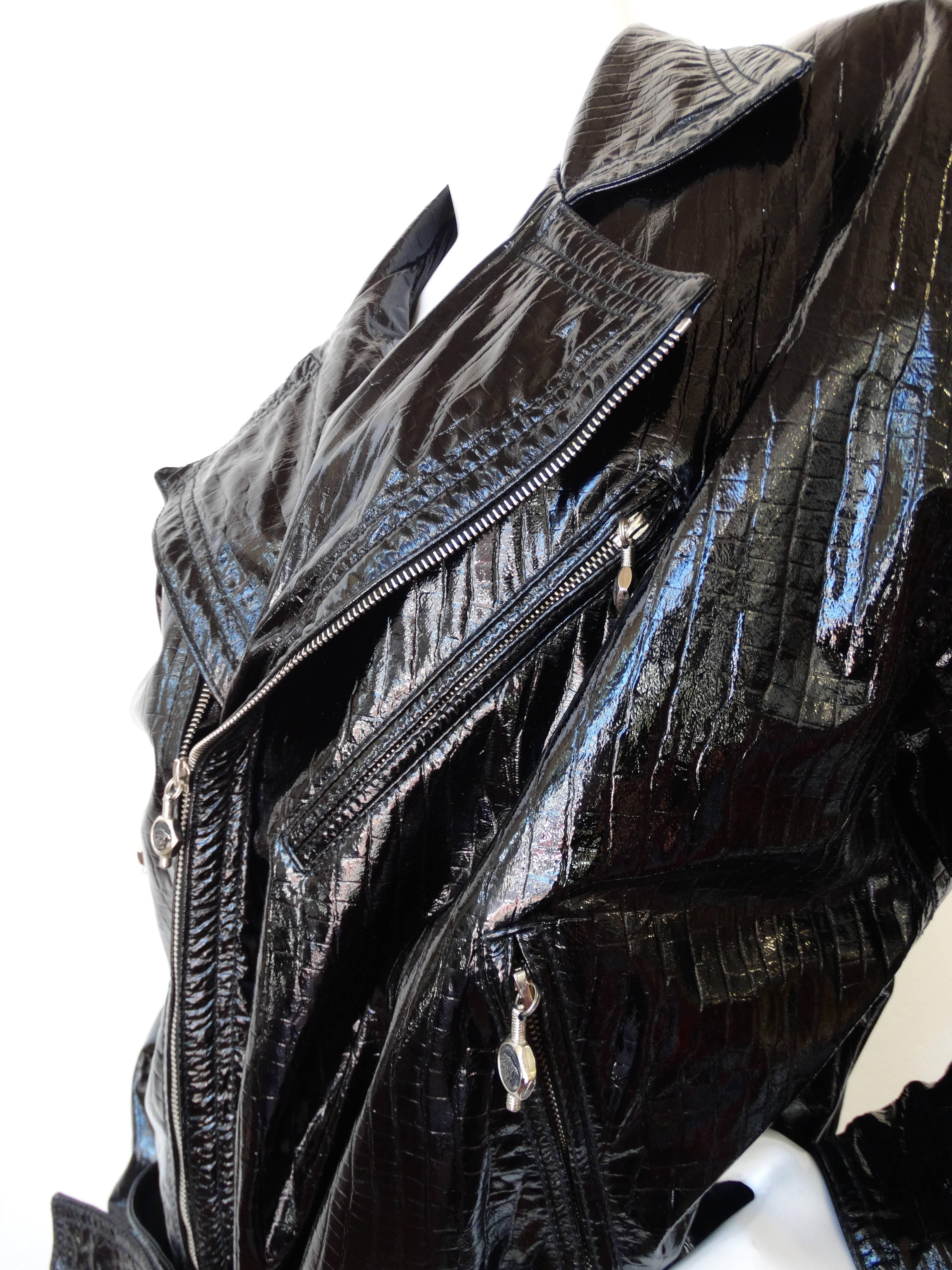 Versace, veste de moto surdimensionnée en cuir verni, années 1980  en vente 3