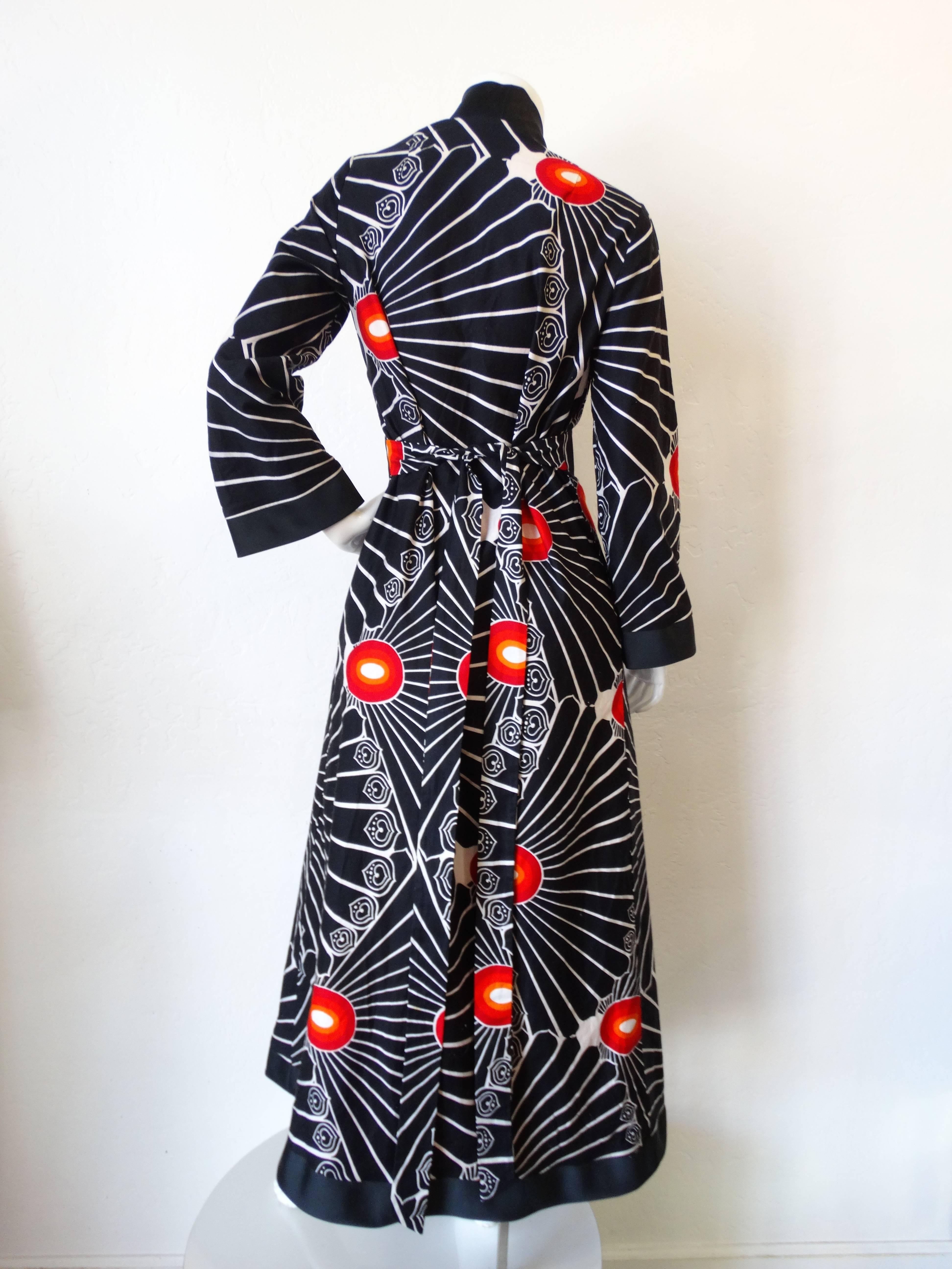 1970s Barbara Lee Cotton Midcentury Sunburst Printed Kimono In Excellent Condition In Scottsdale, AZ