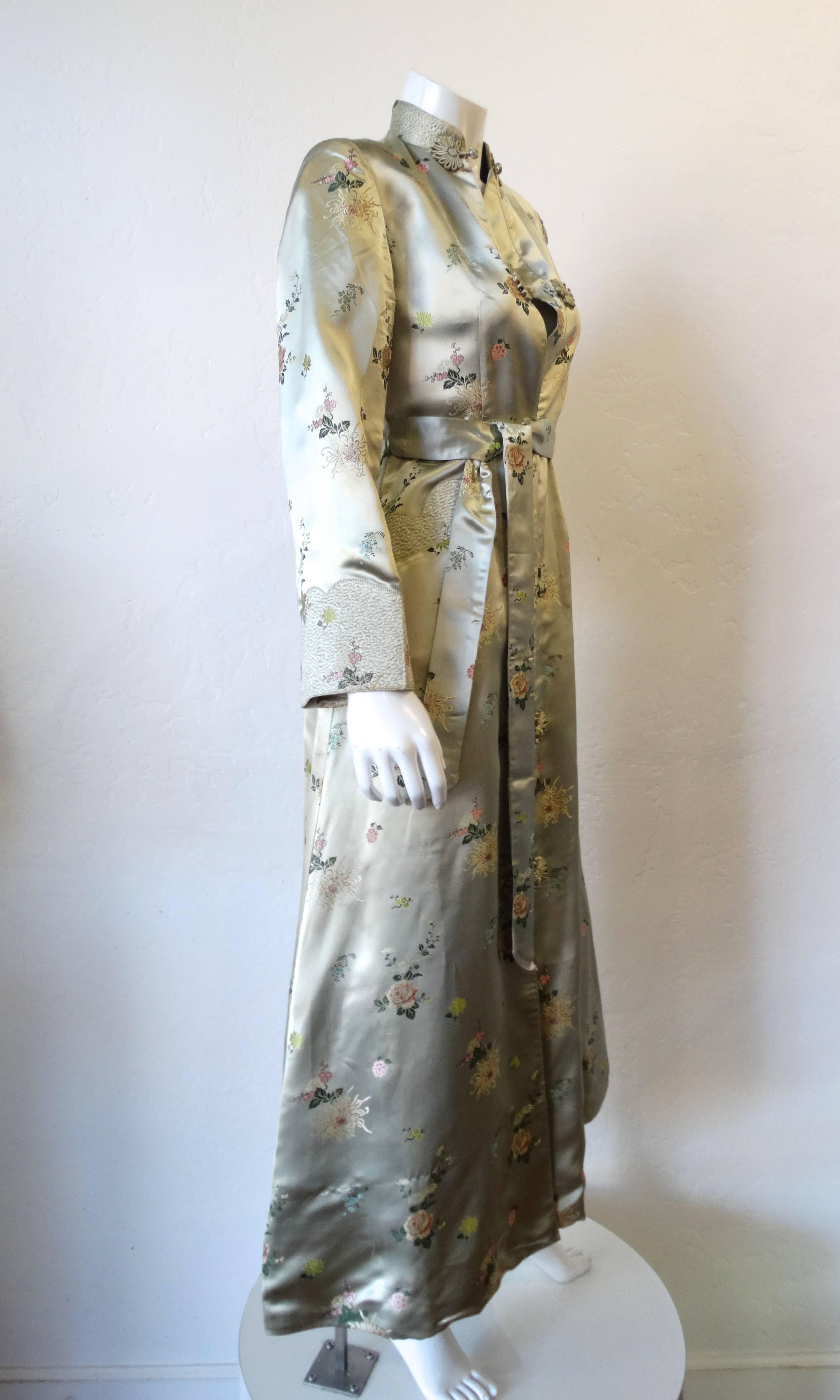 Vintage Chinese Cheongsam Inspired Satin Embroidered Coat  In Excellent Condition In Scottsdale, AZ