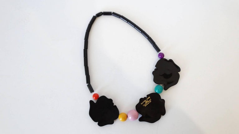 1979 Isadora Paris Collier Anemone Noire Galalith Necklace  In Excellent Condition For Sale In Scottsdale, AZ