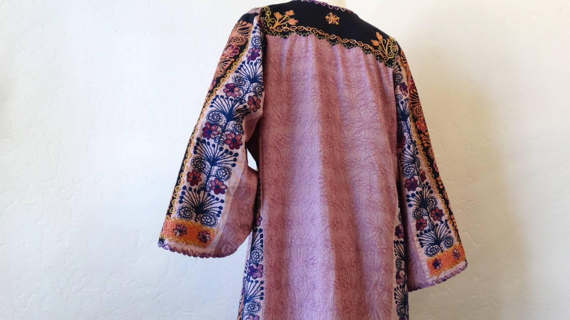 Decorative Bedouin Floral Embroidered Cotton Kaftan  In Excellent Condition In Scottsdale, AZ