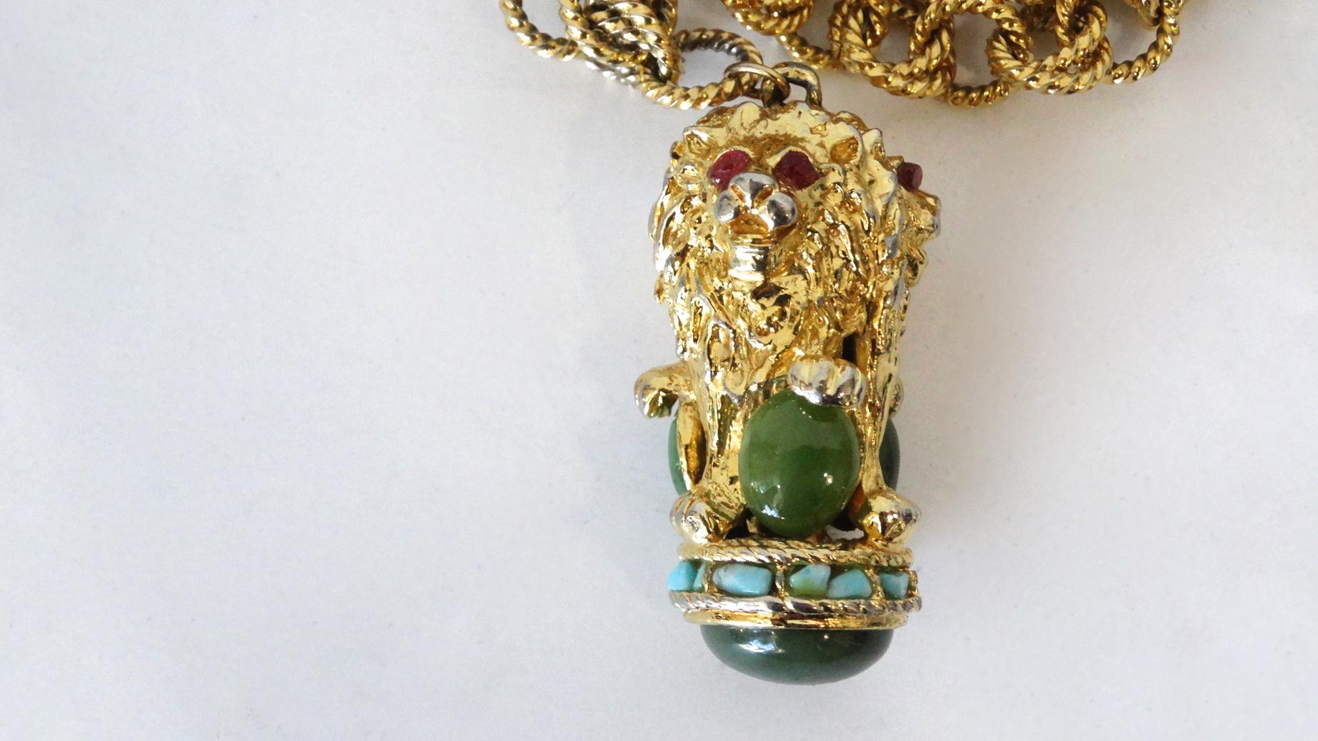 gold chain with lion pendant