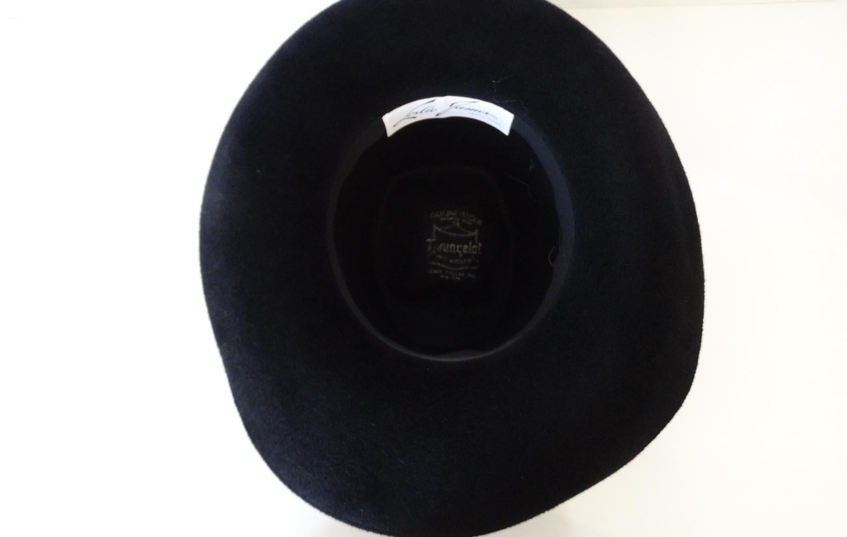 1960s Leslie James Genuine Black Velour Wide Brim Bowler Hat In Good Condition In Scottsdale, AZ