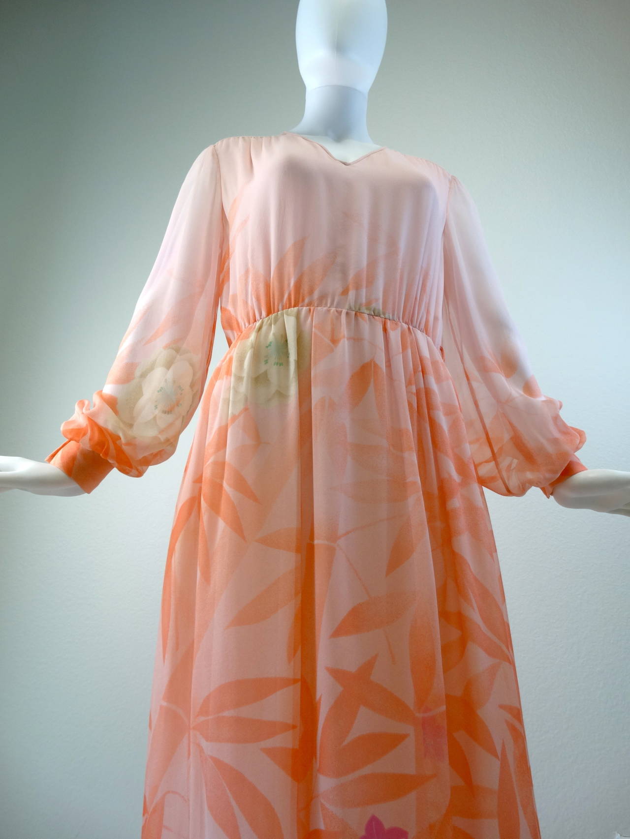 Hanae Mori geblümtes Seidenchiffonkleid, 1980er Jahre  (Orange)