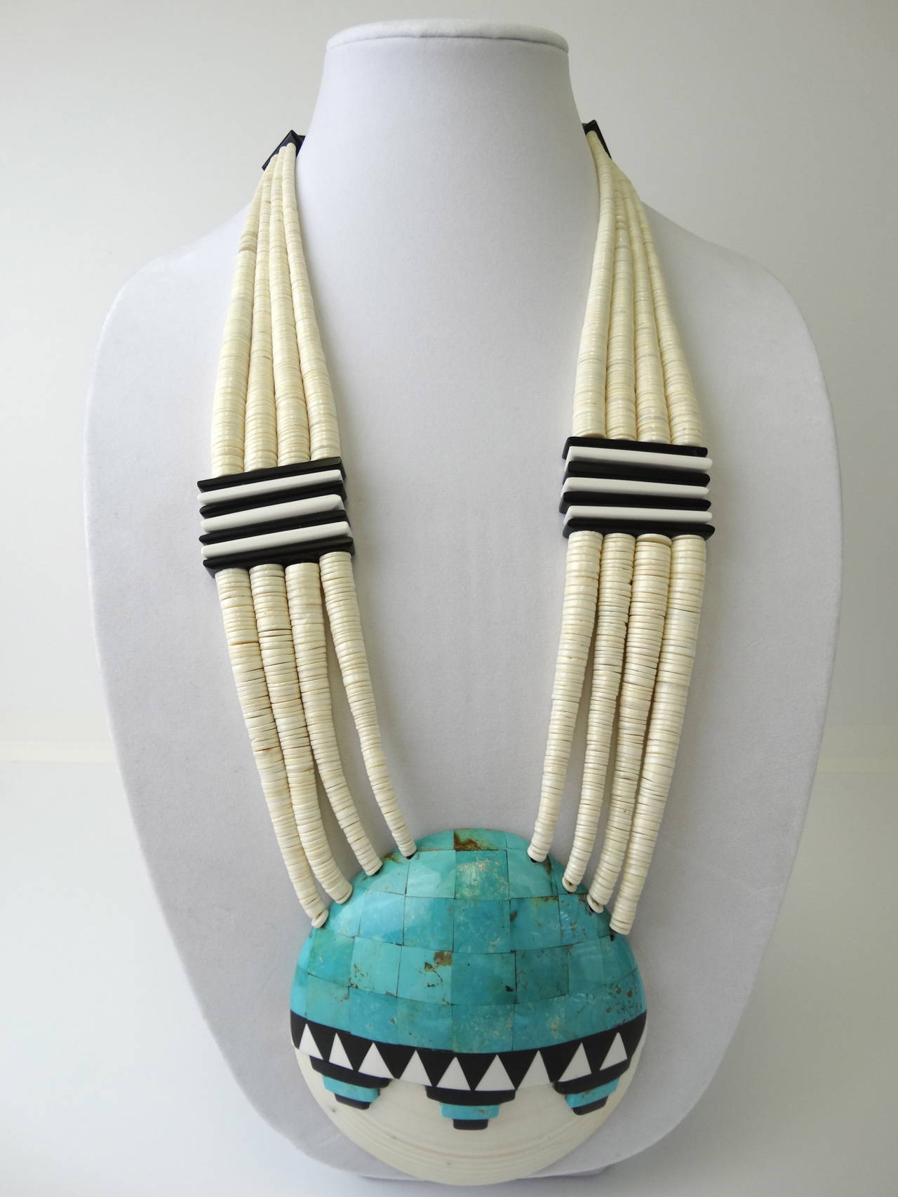 Santo Domingo Turquoise Shell Necklace, 1970s  4