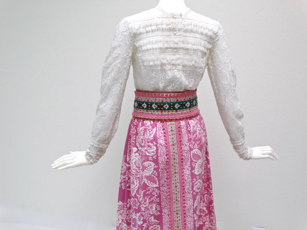 Women's 1970s Mauser Wodell Two Piece Lace Blouse and Floral Baumwolle Skirt