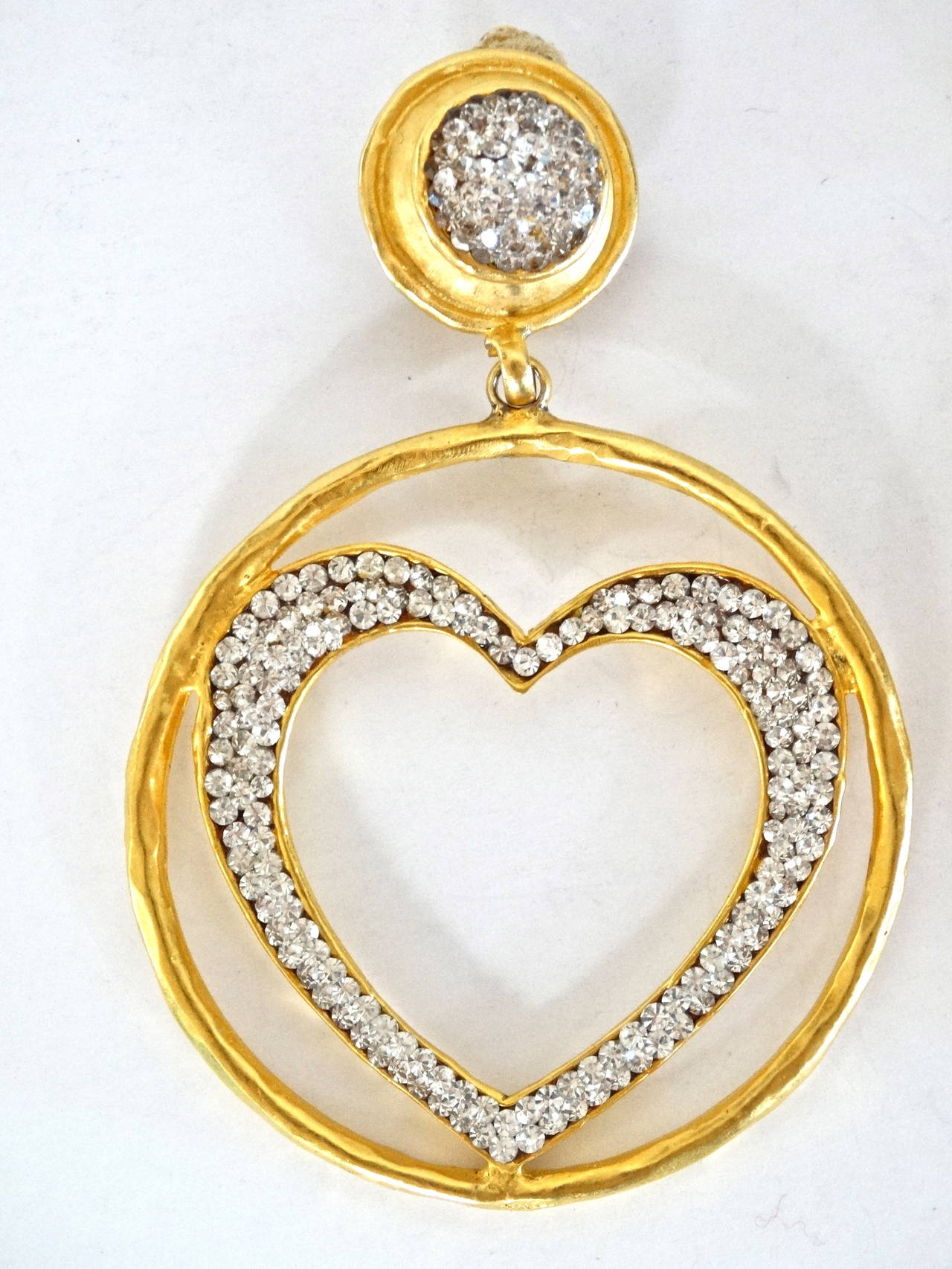A very beautiful pair of vintage DEANNA HAMRO heart drop hoop earrings with clear crystals. The earrings are hand made and the crystals are are set one by one to make a very eloquent piece of jewelry. These earrings were a very rare and signed. They
