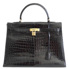 Hermès Kelly Cut Clutch Bubblegum Matte Porosus Crocodile Gold Hardware at  1stDibs