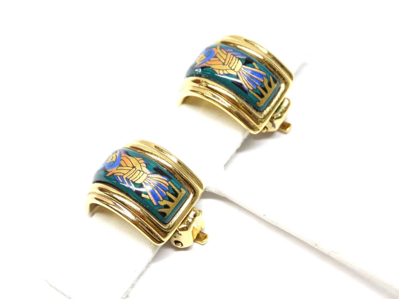 Vintage 1980's Gold-plate and enamel Hermes ear clips. Fish design with bubbles… Like new condition and Great vintage condition. 
100% authentic Gold-plate and enamel Hermes ear clips. 
Length: 2 cm (0.8 in.)
Hardware: Gold-Plated