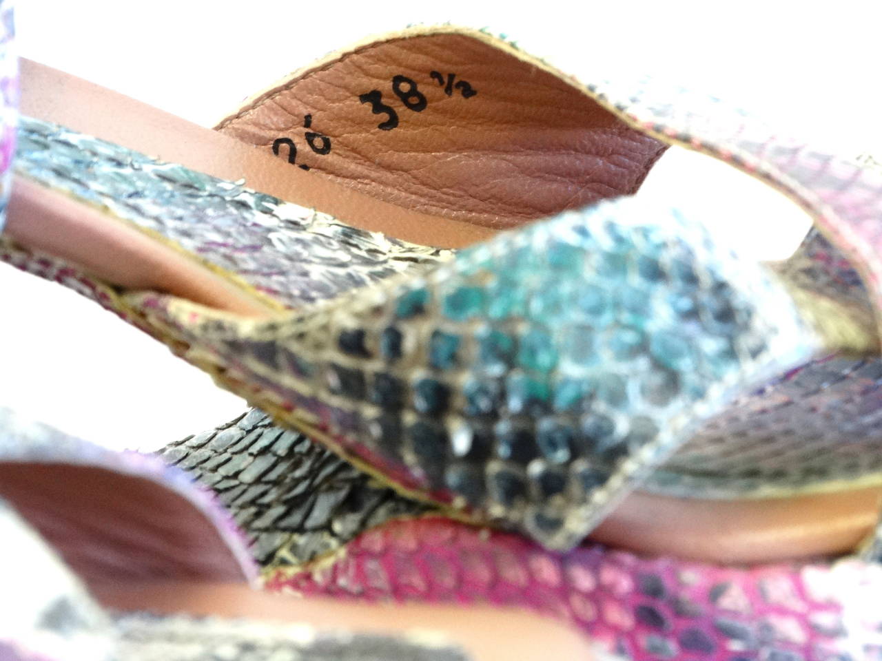 Alaïa Paris - Chaussures Donna à semelle compensée «CALZATURE » en peau de serpent Pour femmes en vente