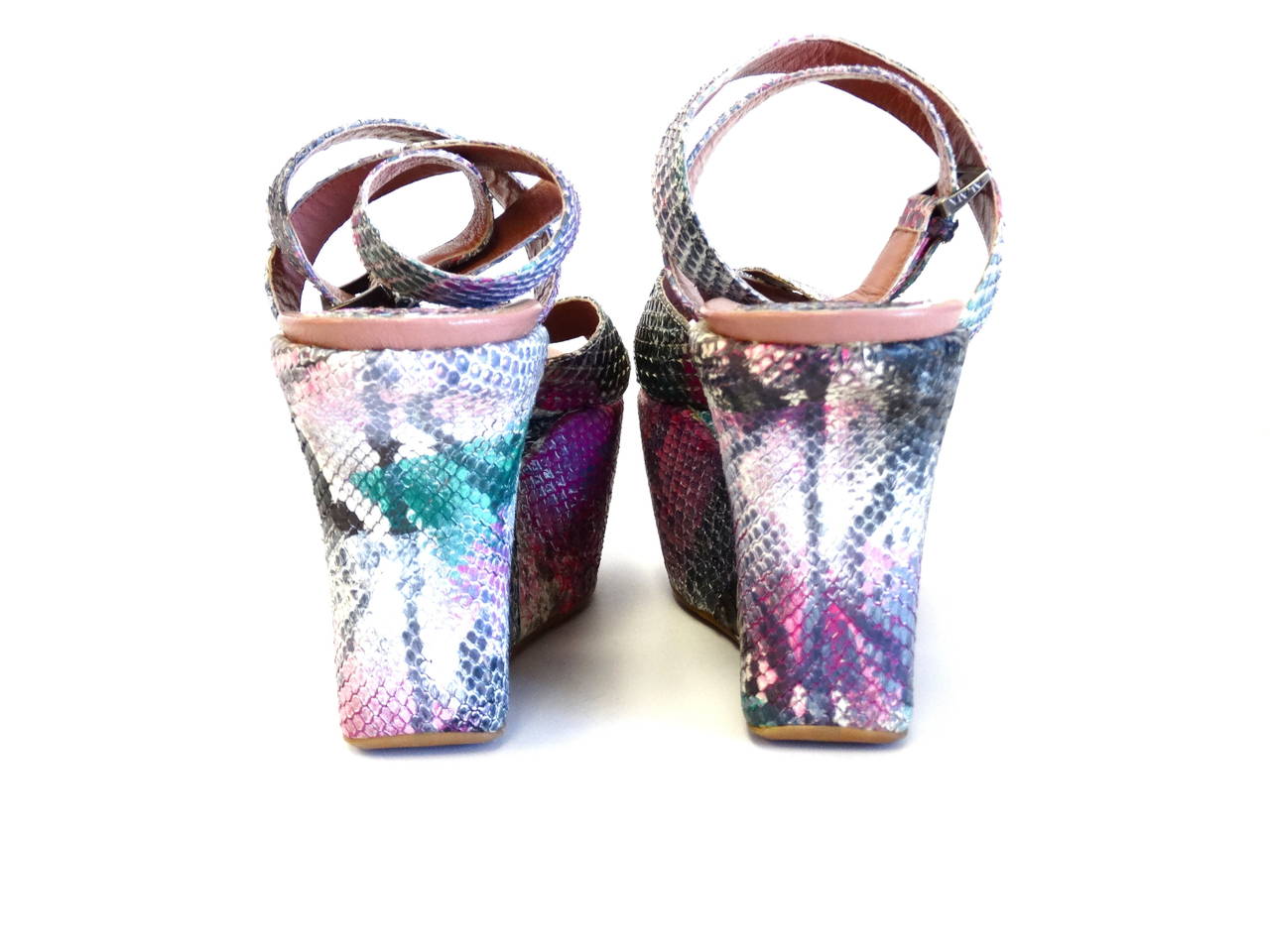 Alaïa Paris - Chaussures Donna à semelle compensée «CALZATURE » en peau de serpent en vente 1