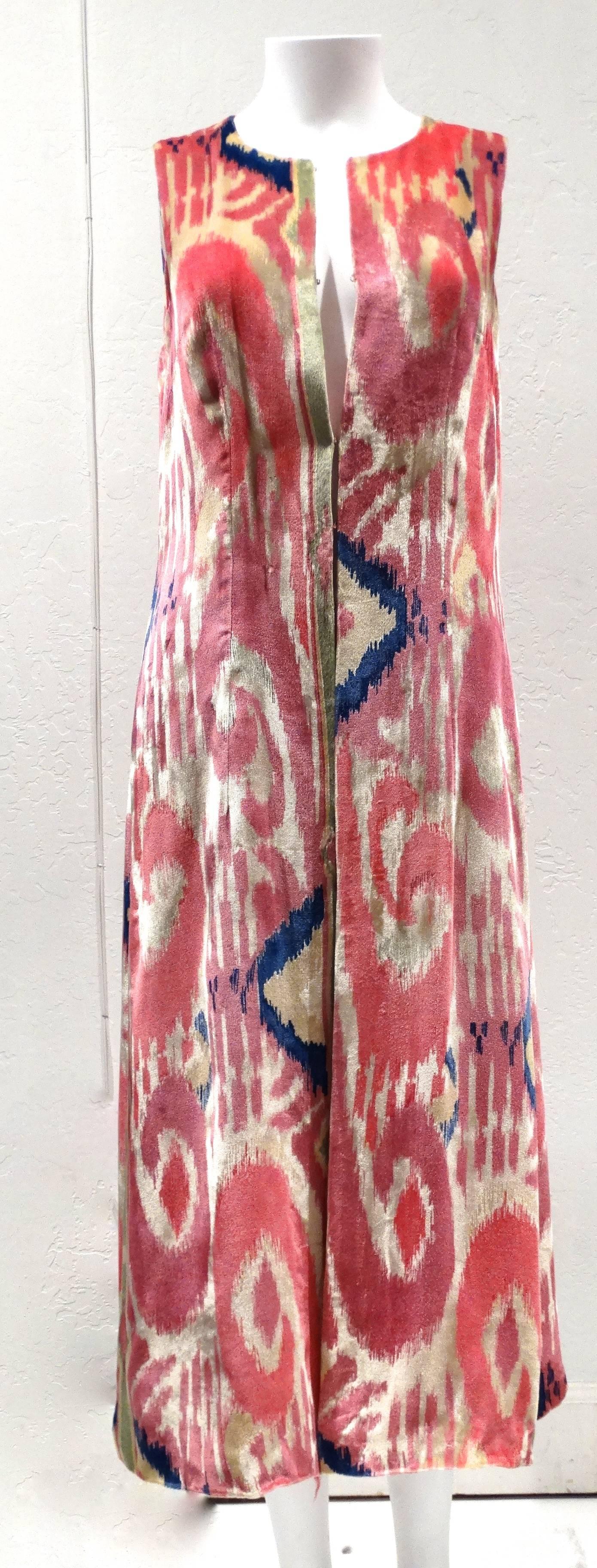 A beautiful 1970's Thea Porter London bohemian silk velvet mid-length duster/vest in an Uzbek ikat print. This duster has high side seams slits, hook and eye closures up 1/3 of the center front. Fully lined in silk crepe de chine. Marked a size 12.
