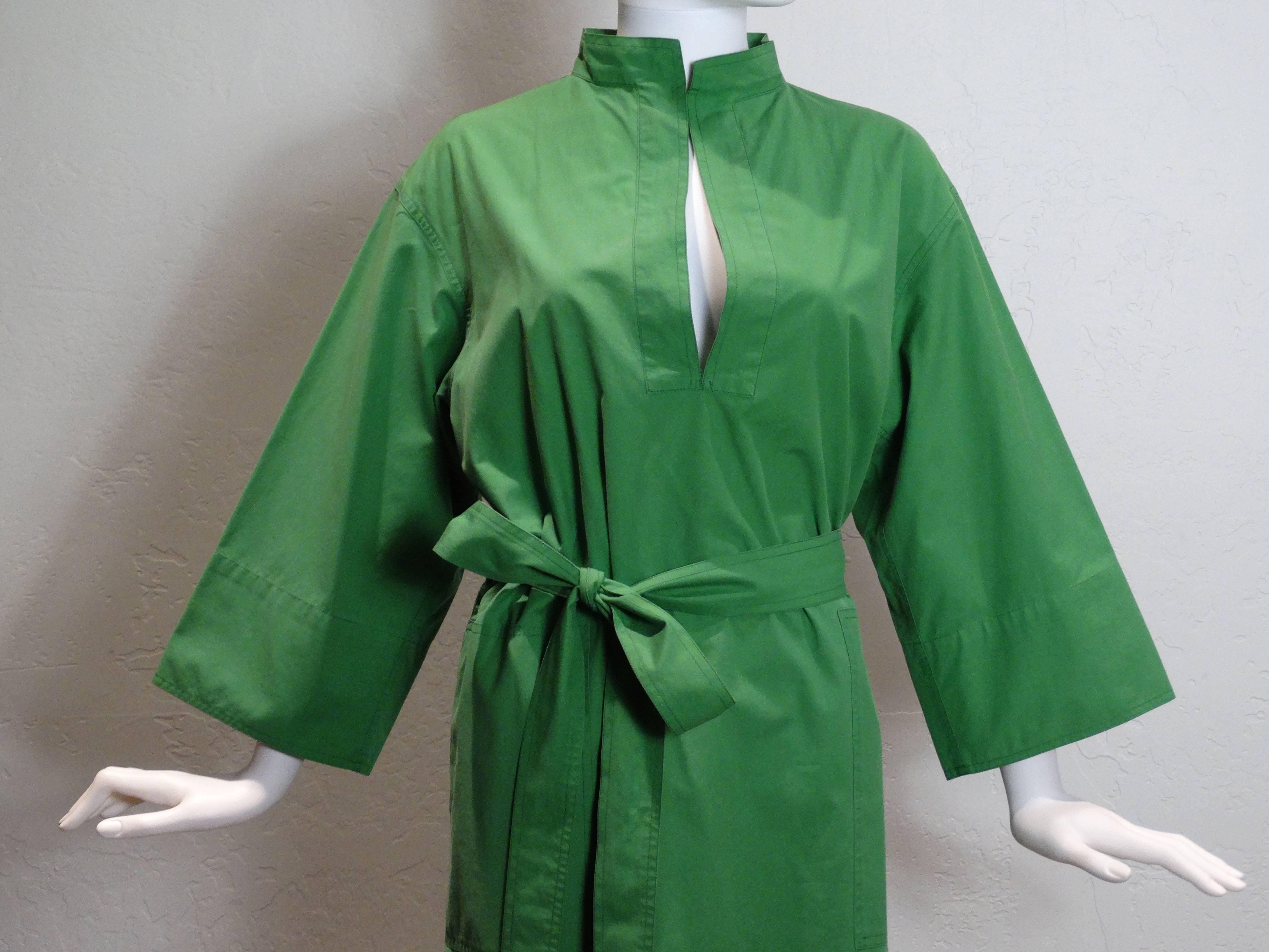 Wonderful kelly green cotton dress from Yves Saint Laurent Rive Gauche . This dress is in a fabulous kelly green. Features a low neckline and comes with a waist belt.  Classic 80's cut for Yves Saint Laurent Rive Gauche 
marked Size 42.  Runs