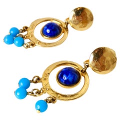 Pendientes de clip bañados en oro de 18 quilates con colgante azul de los años 80