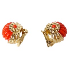 Retro 1960s Coral Acrylic & 14k Gold Plated Shell Motif Clip-On Earrings