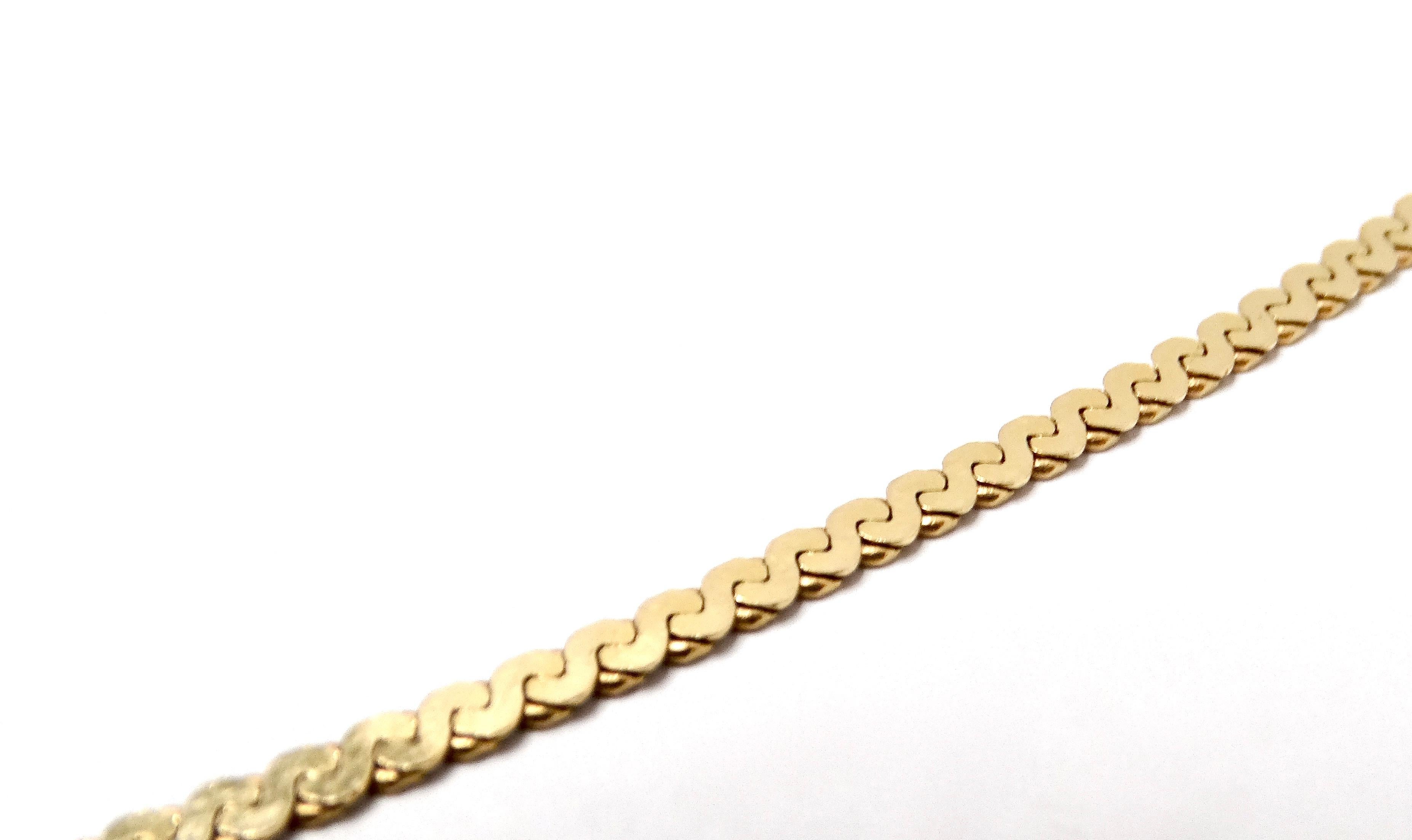 Collana con ciondolo a croce con catena a S in oro 14k, circa anni '90 In condizioni buone in vendita a Scottsdale, AZ