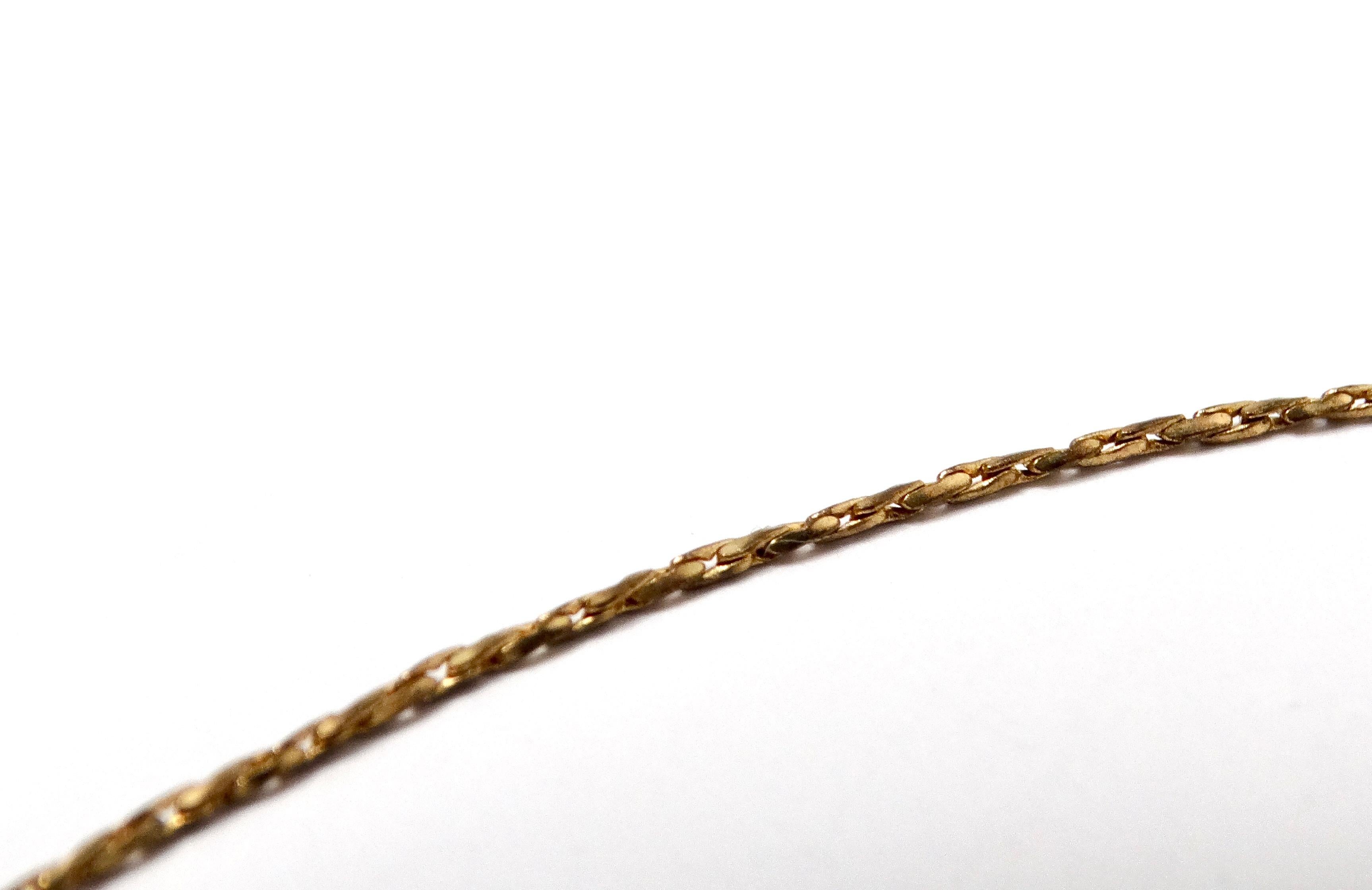 Collana con ciondolo inciso in oro 14k 