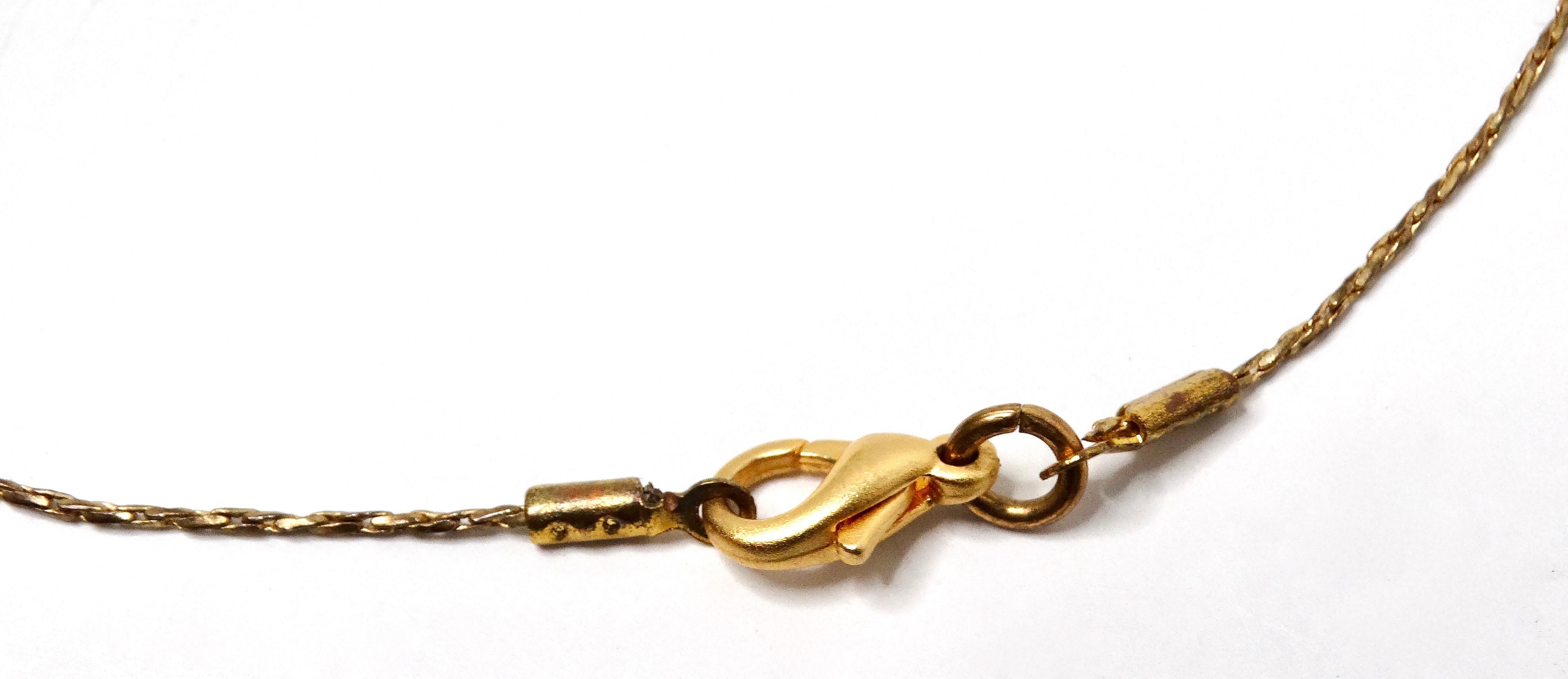 Collana con ciondolo inciso in oro 14k 