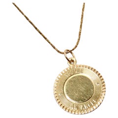 Collana con ciondolo inciso in oro 14k "You're An Angel" circa 1963
