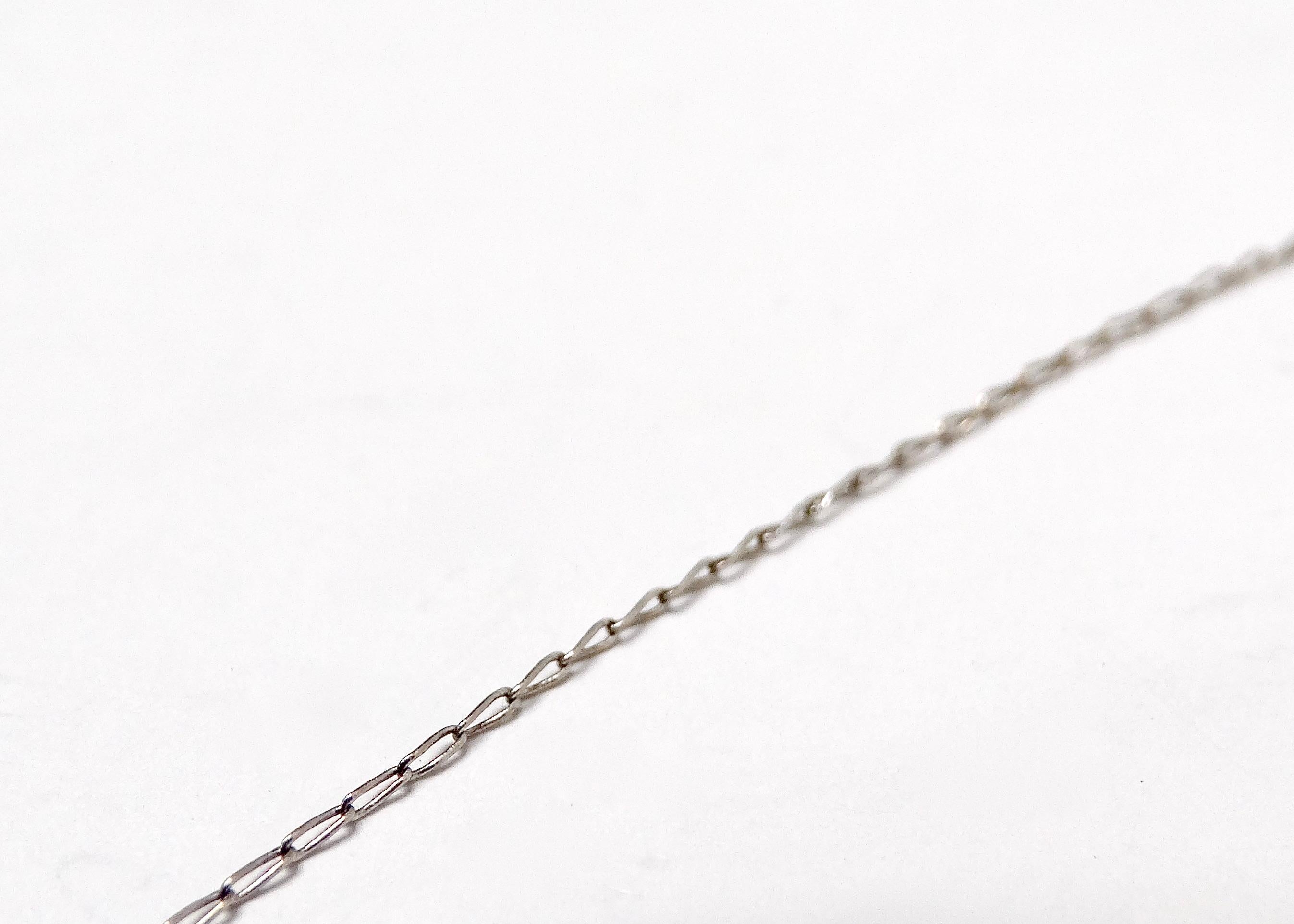 Collier à pendentifs en or blanc 14k et saphir bleu étoilé circa 1960s Bon état - En vente à Scottsdale, AZ