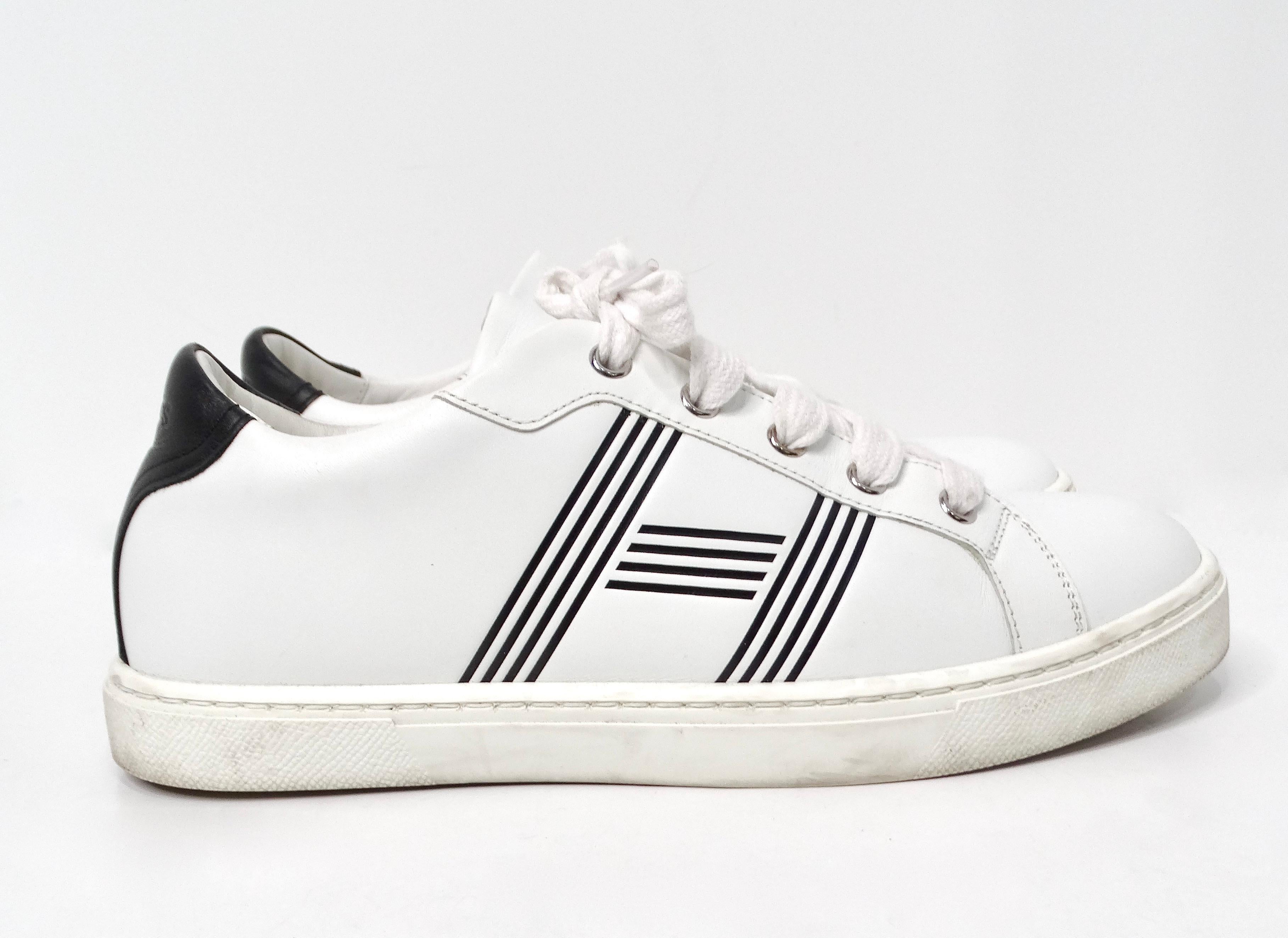 Hermes Advantage - Baskets en cuir blanc et noir en vente 2
