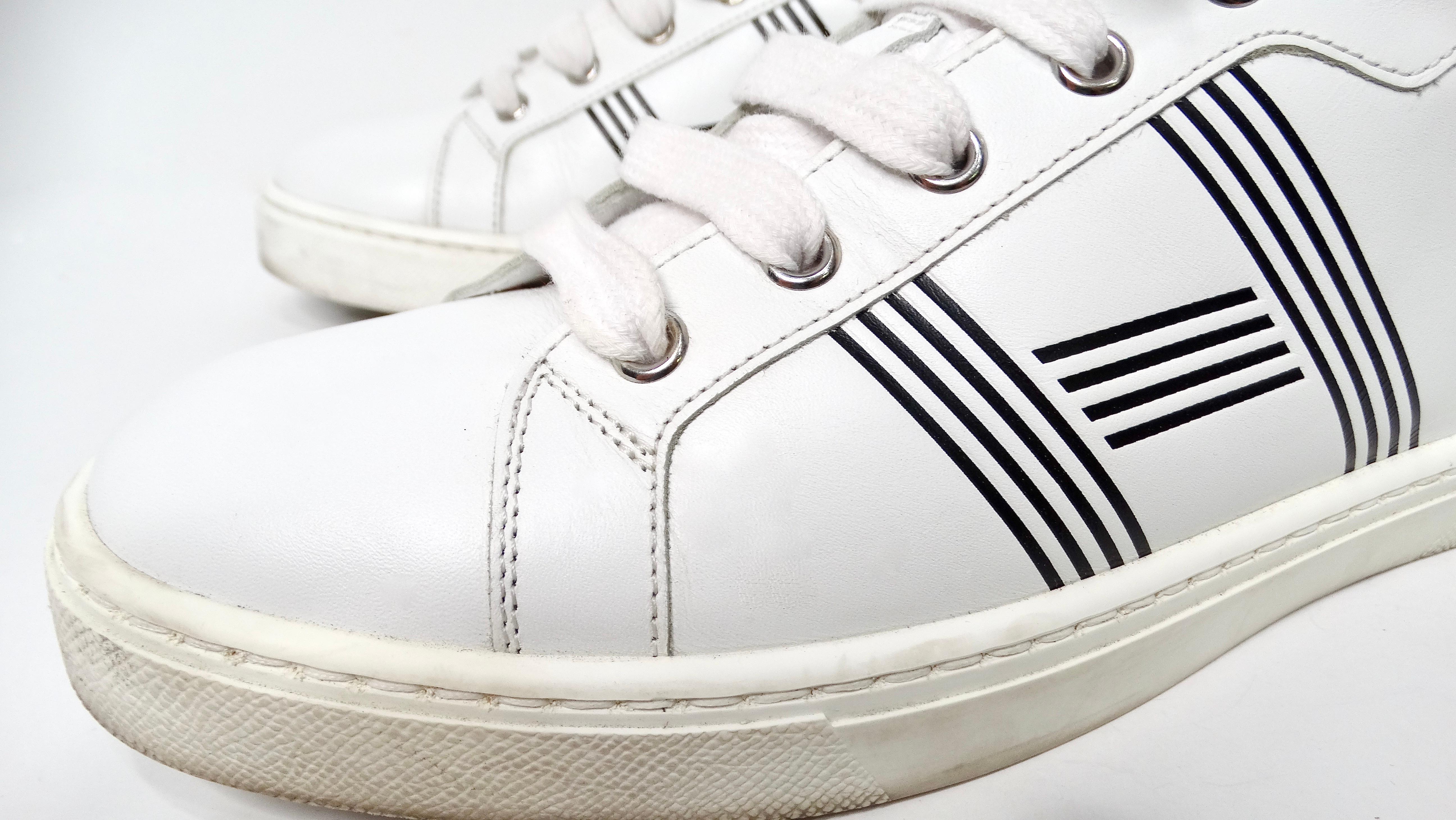 Hermes Advantage - Baskets en cuir blanc et noir Bon état - En vente à Scottsdale, AZ