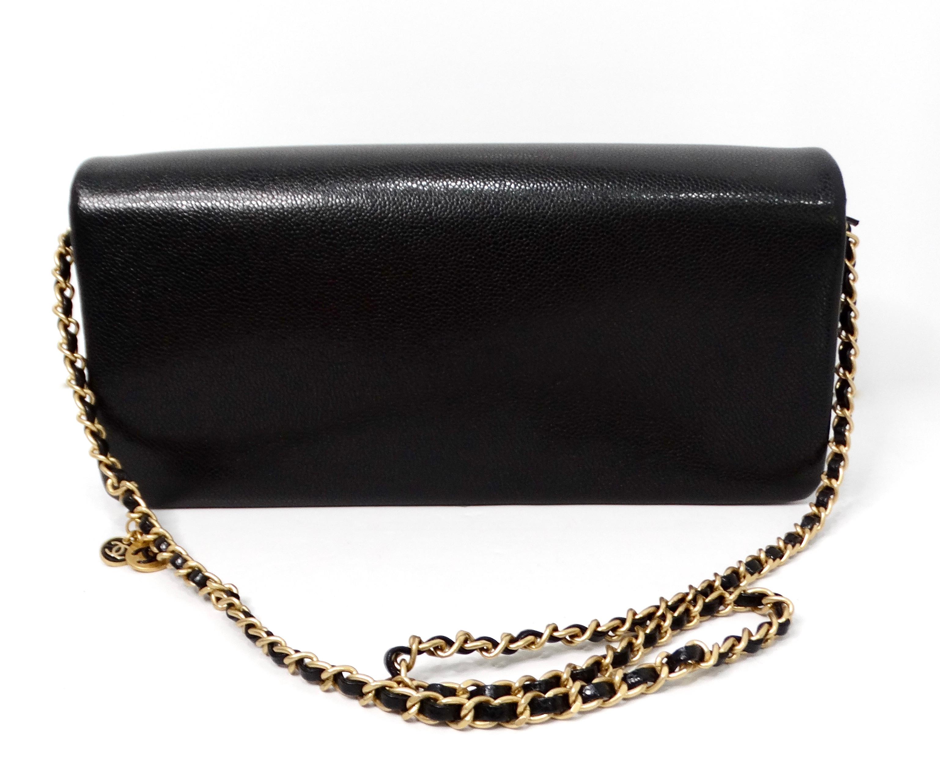 Chanel Schwarzes genarbtes Kalbsleder Maxi Clutch Umhängetasche 2024 Damen im Angebot