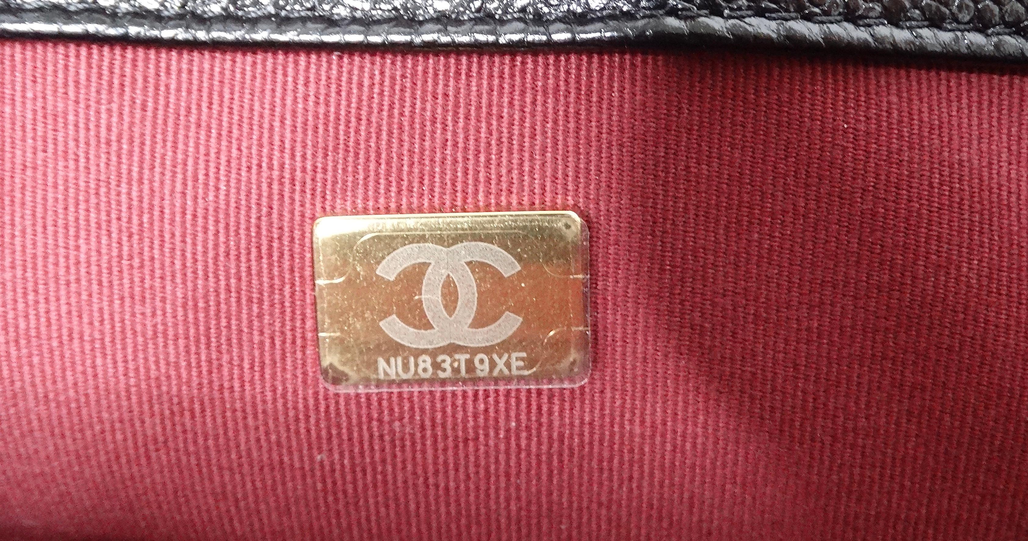 Chanel Schwarzes genarbtes Kalbsleder Maxi Clutch Umhängetasche 2024 im Angebot 6