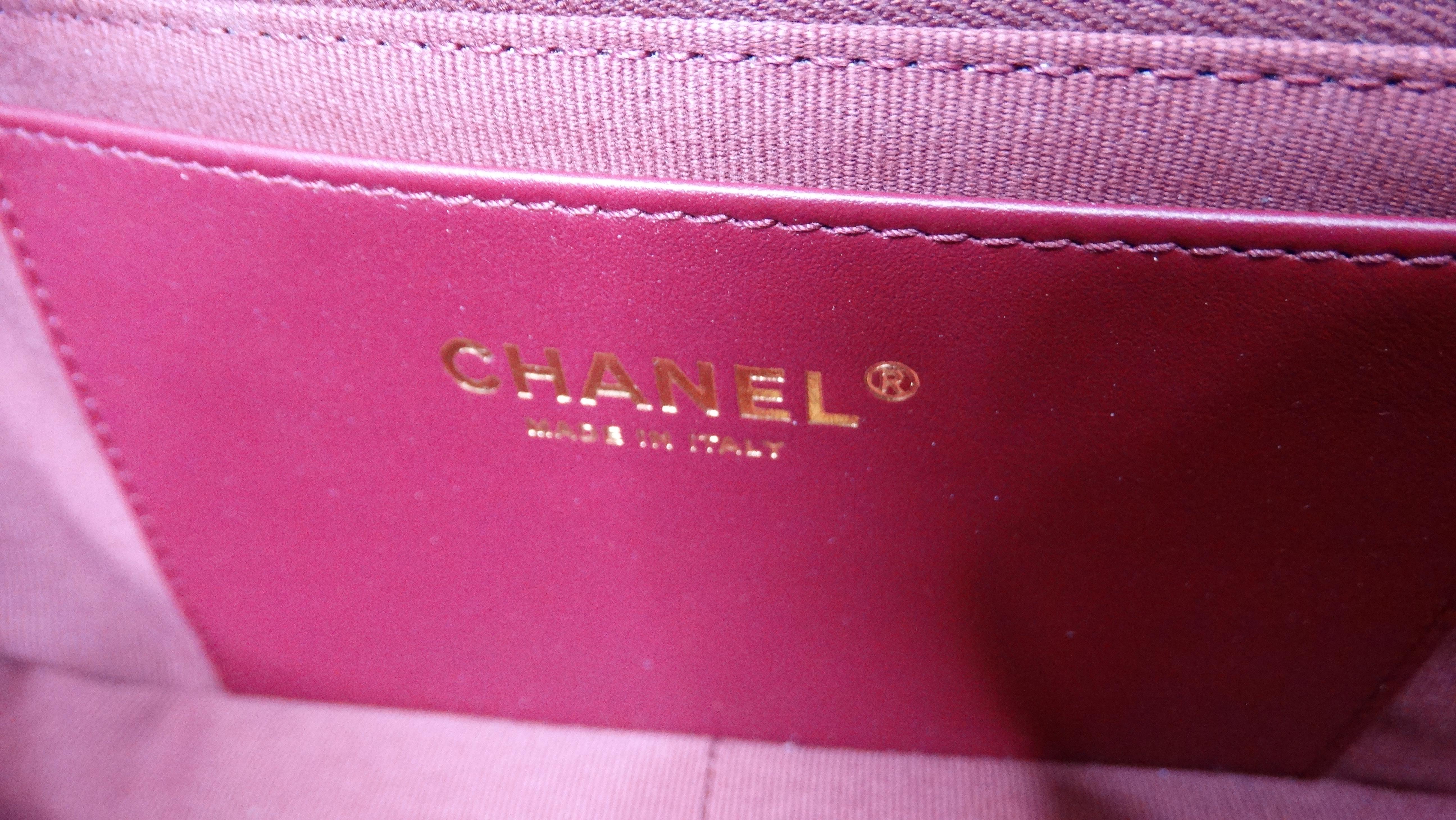 Chanel Schwarzes genarbtes Kalbsleder Maxi Clutch Umhängetasche 2024 im Angebot 5