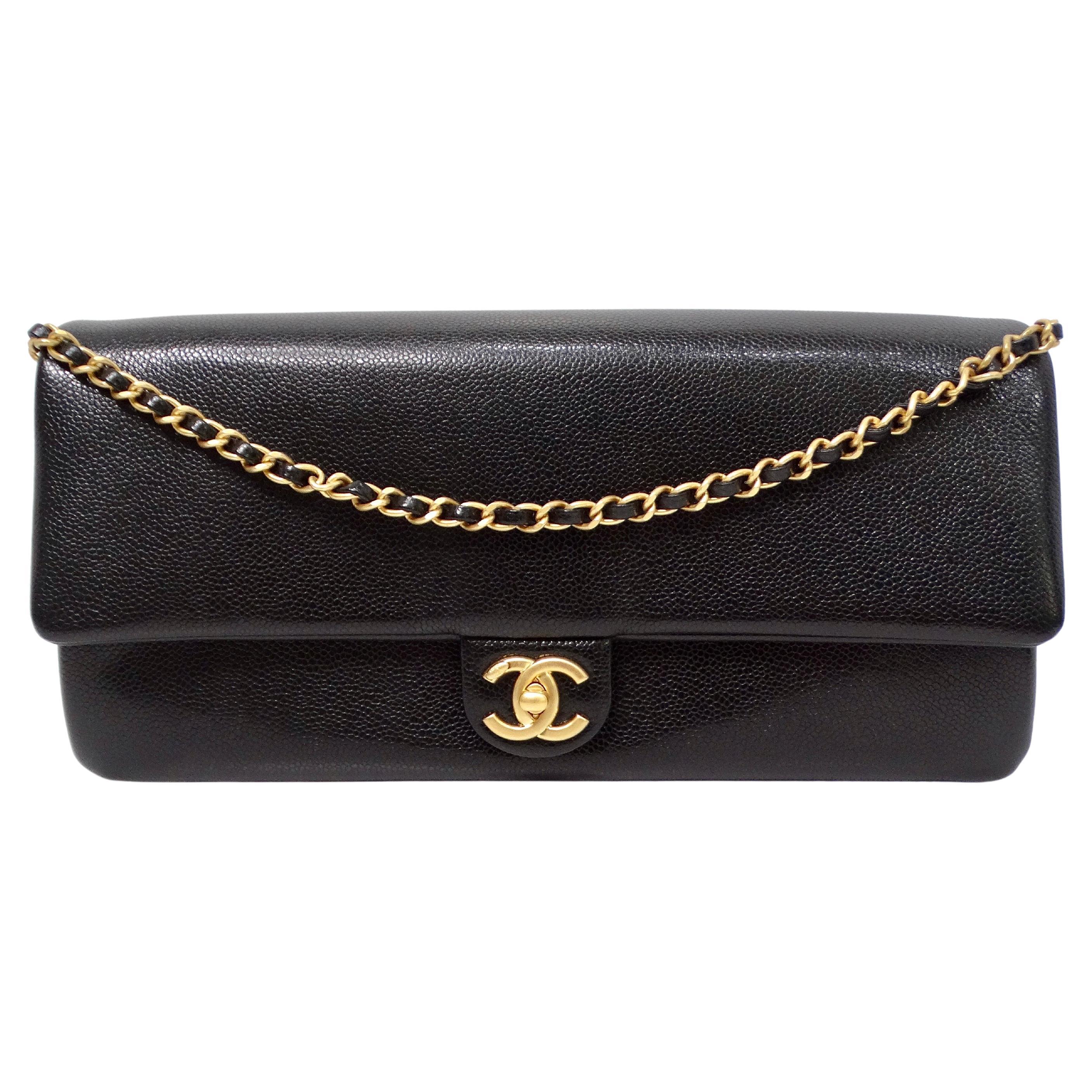 Chanel Schwarzes genarbtes Kalbsleder Maxi Clutch Umhängetasche 2024 im Angebot